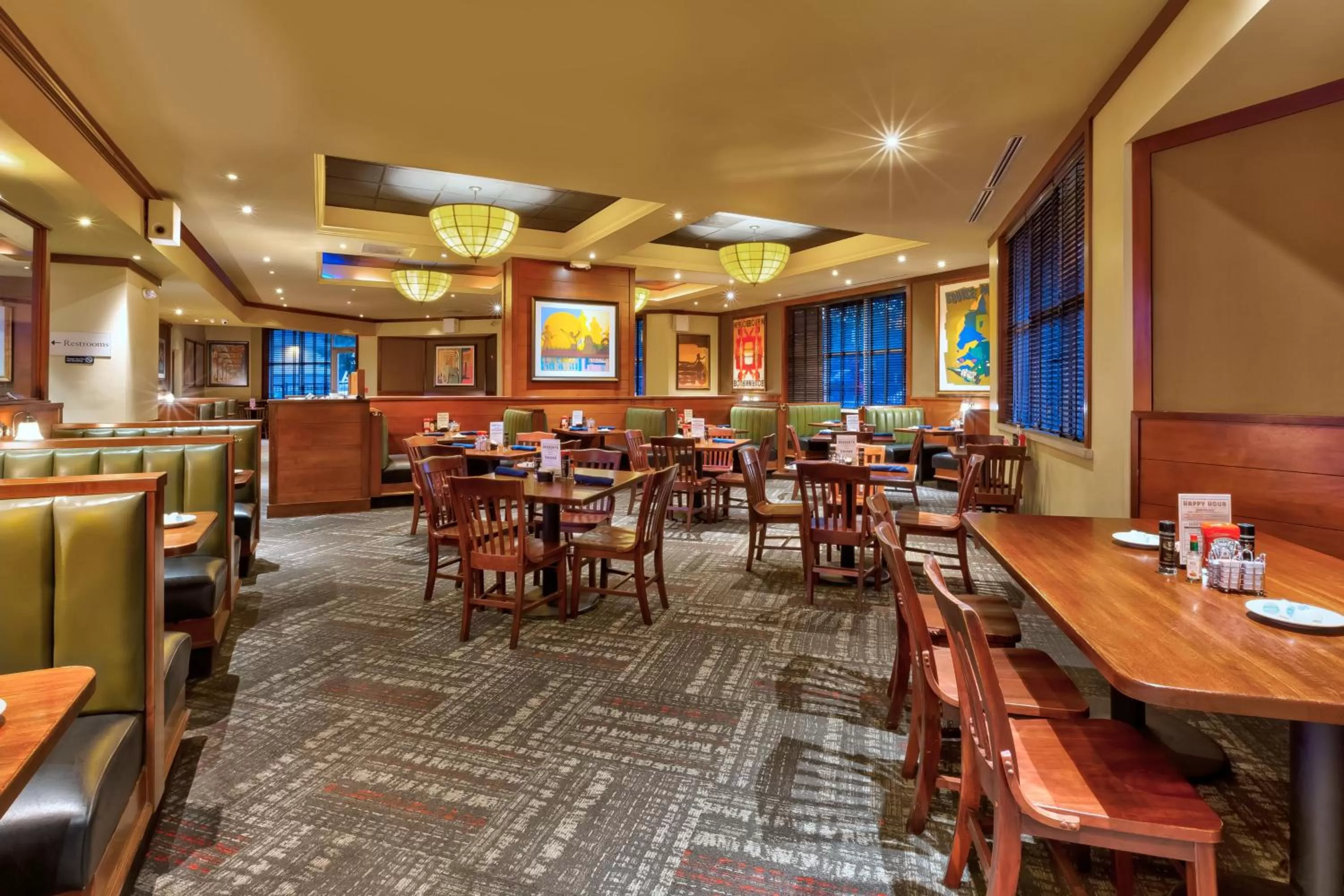 Restaurant/places to eat in Crowne Plaza Dulles Airport by IHG