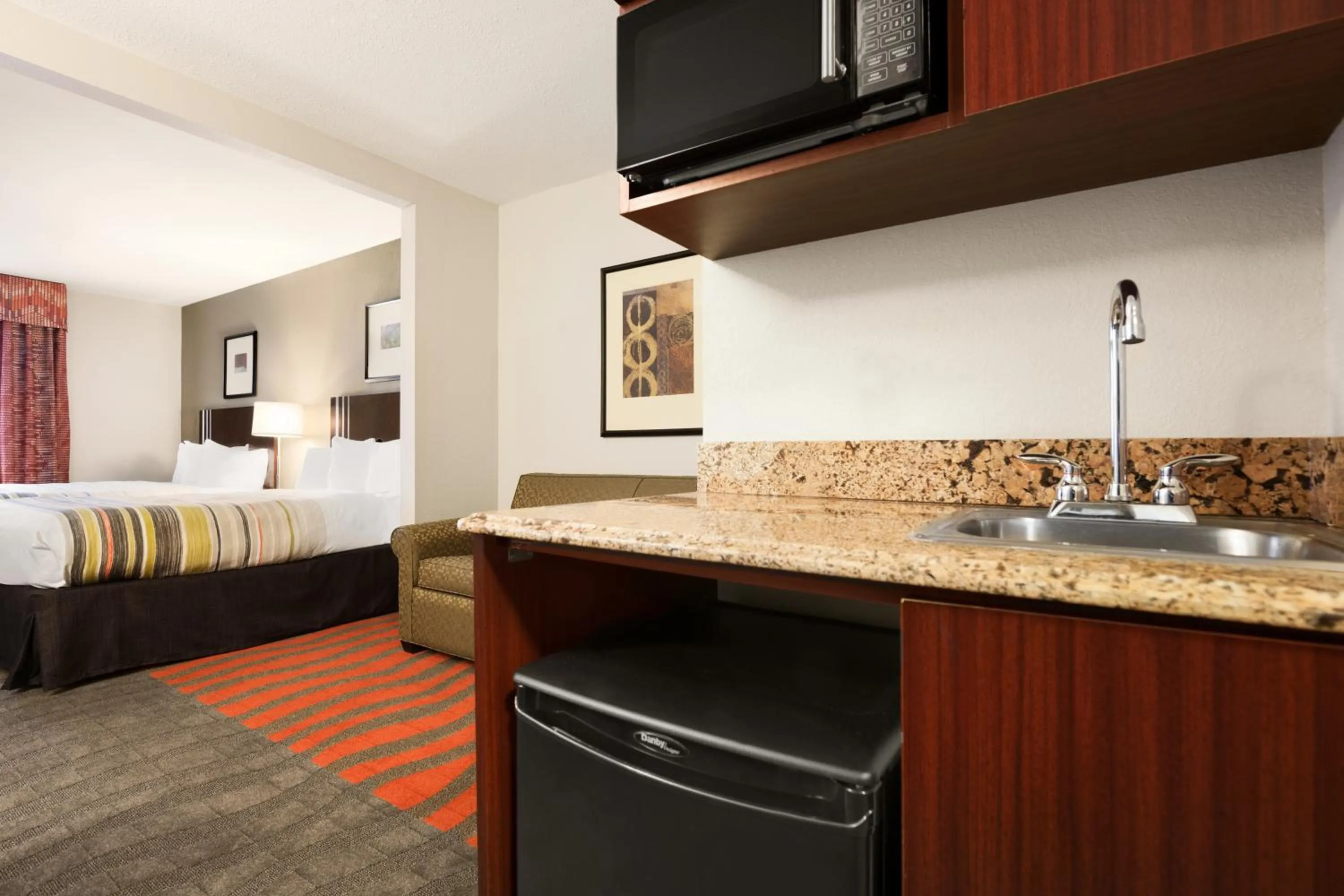 Kitchen or kitchenette, Bed in Country Inn & Suites by Radisson, Dearborn, MI