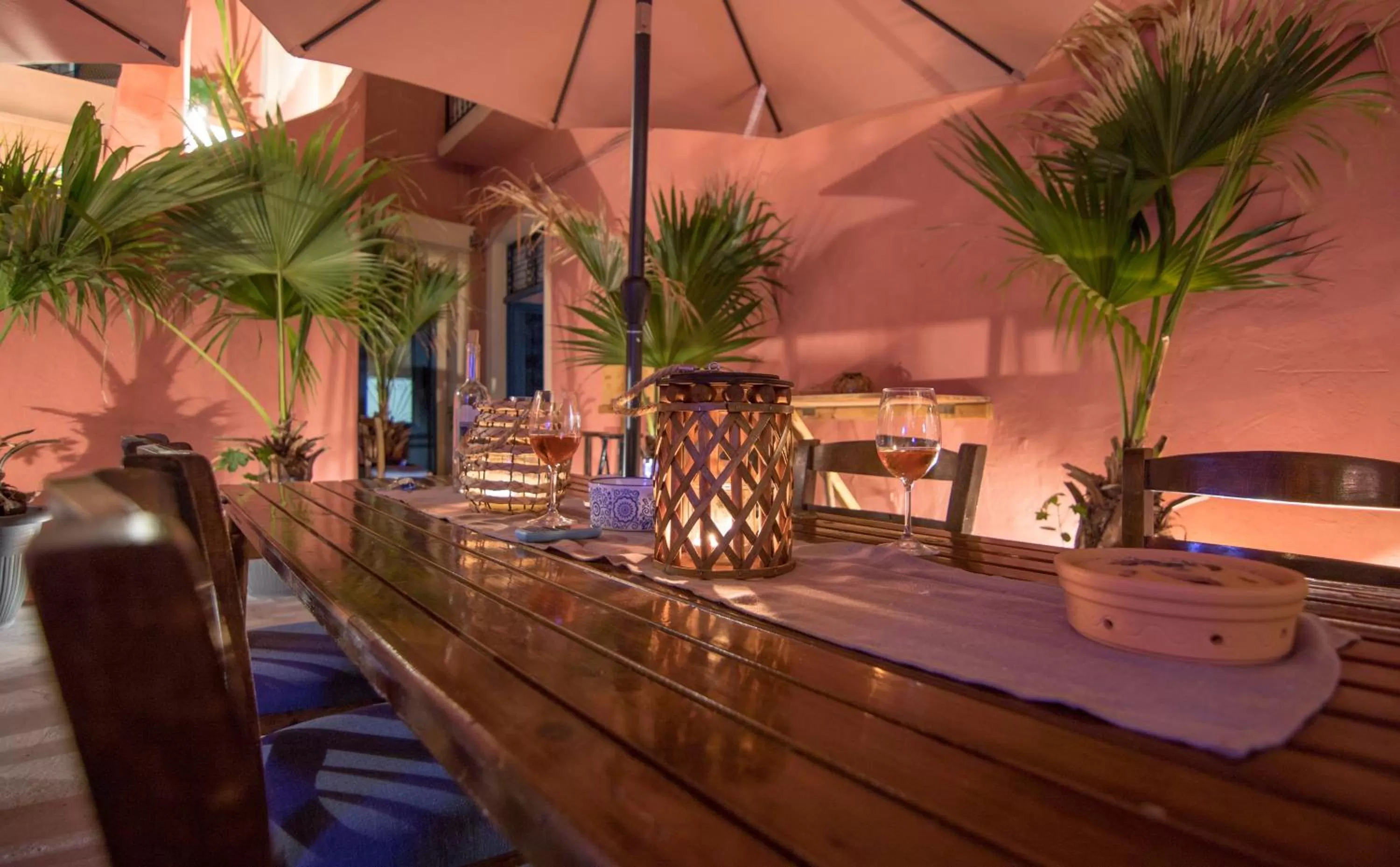 Restaurant/Places to Eat in Mascot Garden Rooms