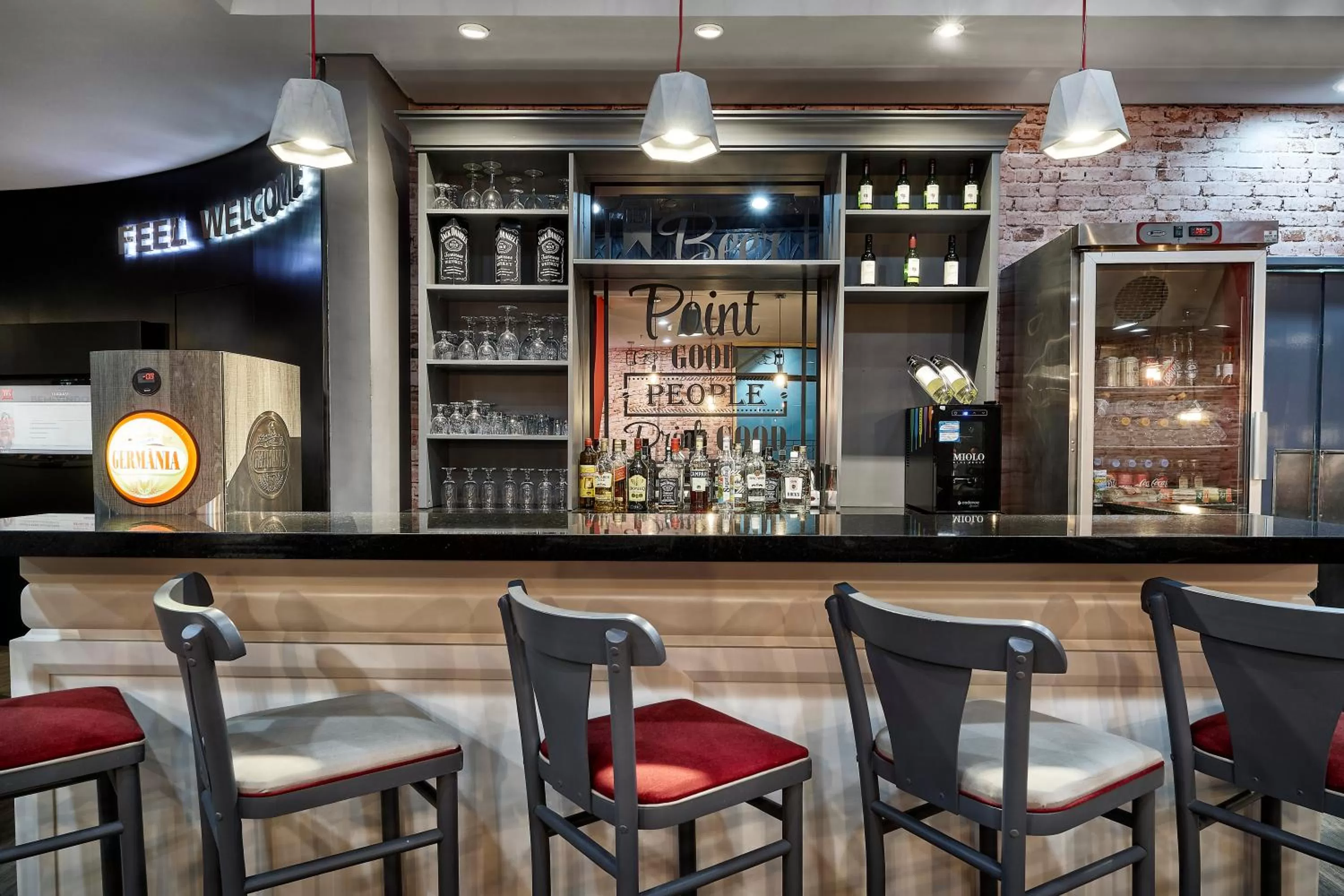 Restaurant/places to eat in ibis Taubate