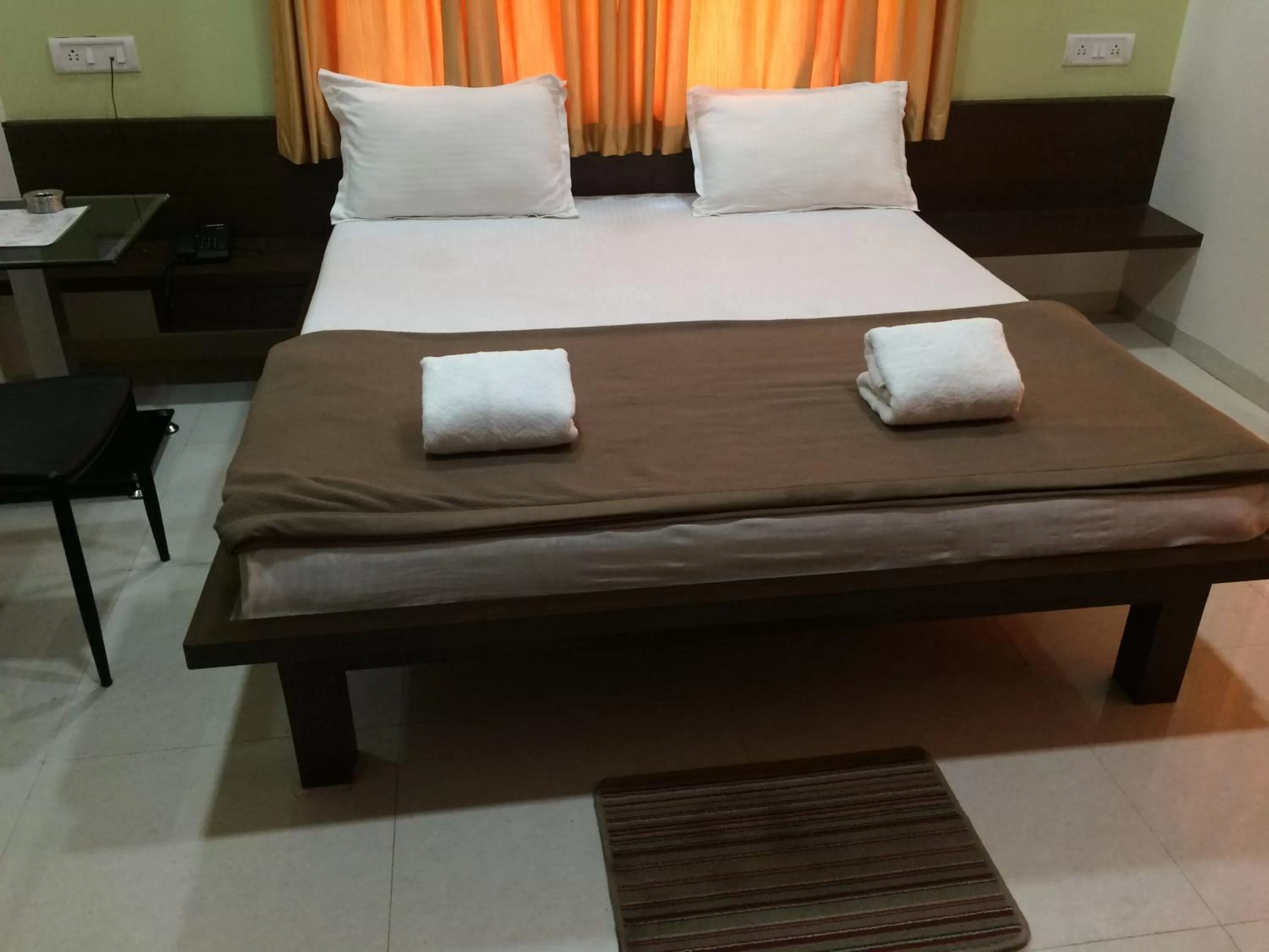 Bed in Hotel Shiva's Inn