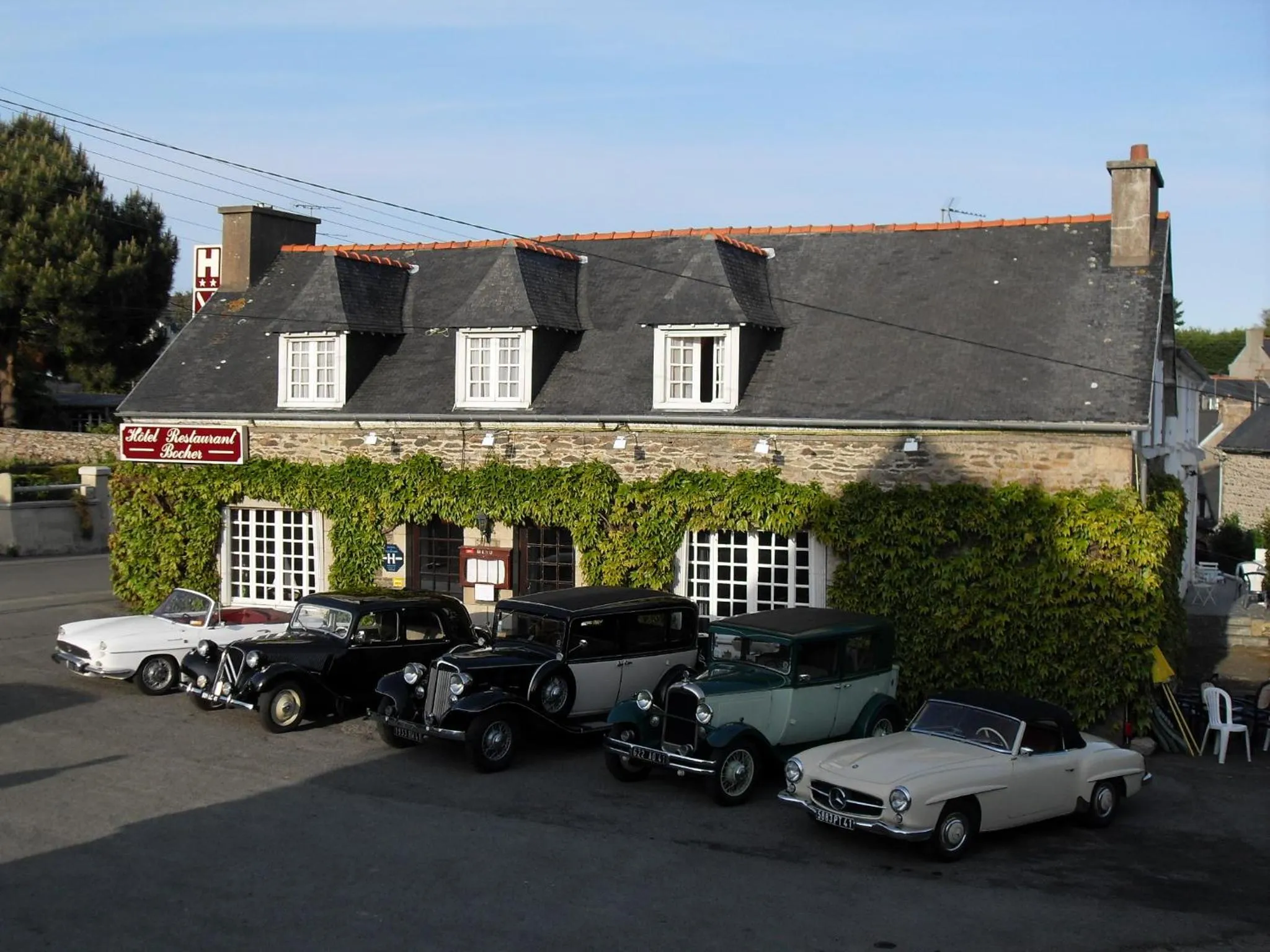 Property building in Hotel Restaurant Bocher