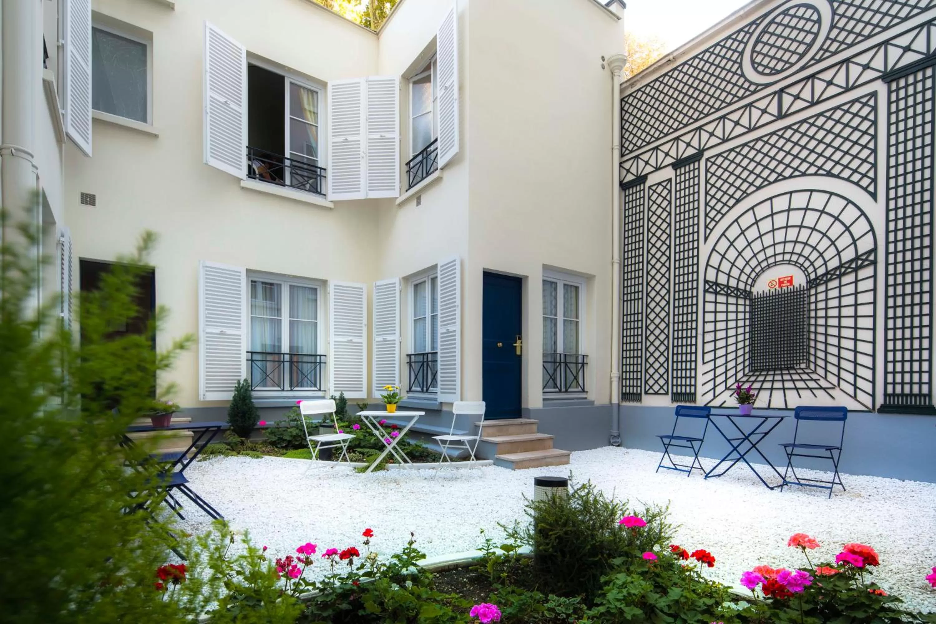 Garden view in Hotel De Suede Saint Germain