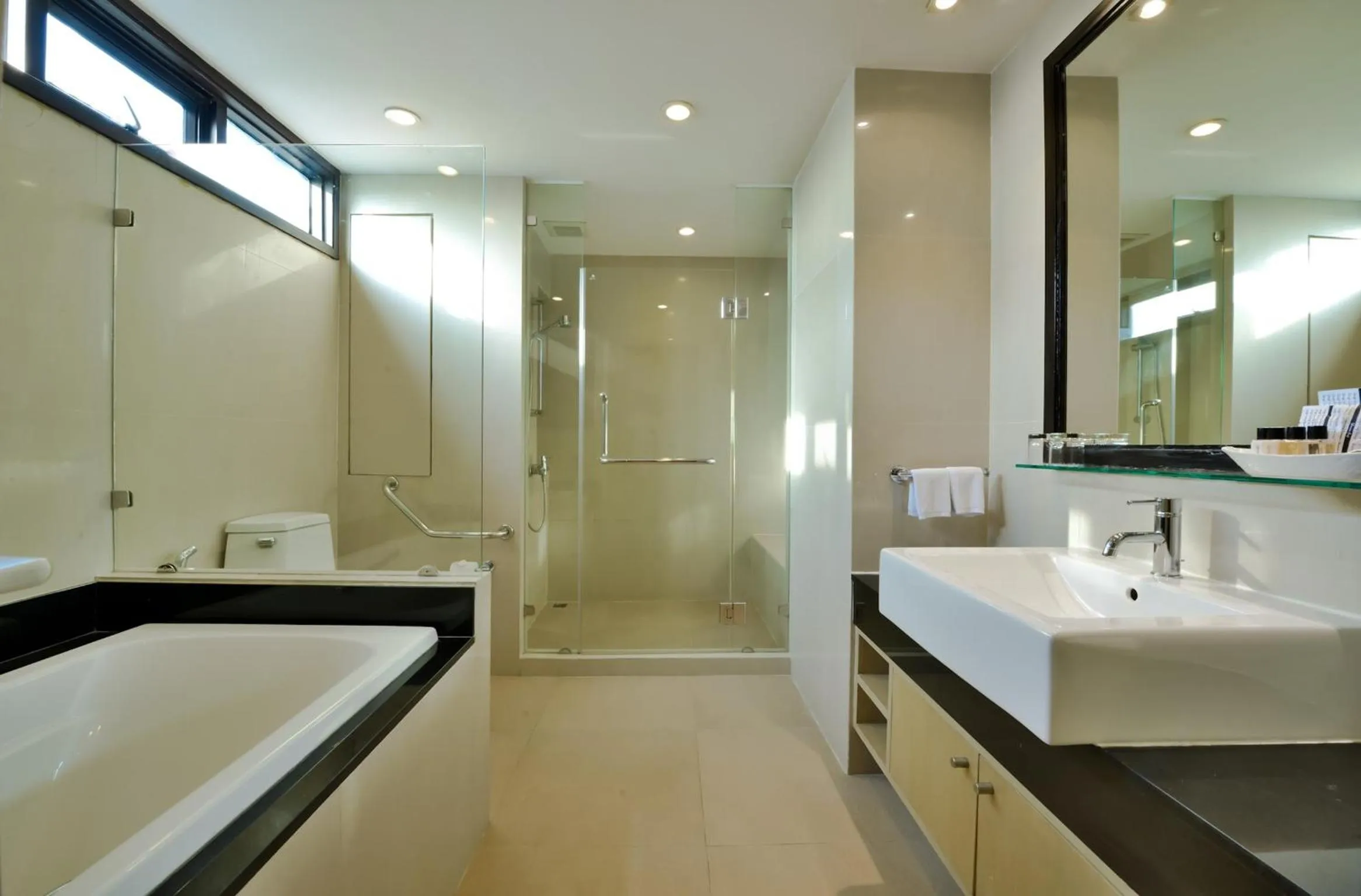 Three Bedroom Deluxe Suite(Flash Sales) in Abloom Exclusive Serviced Apartments