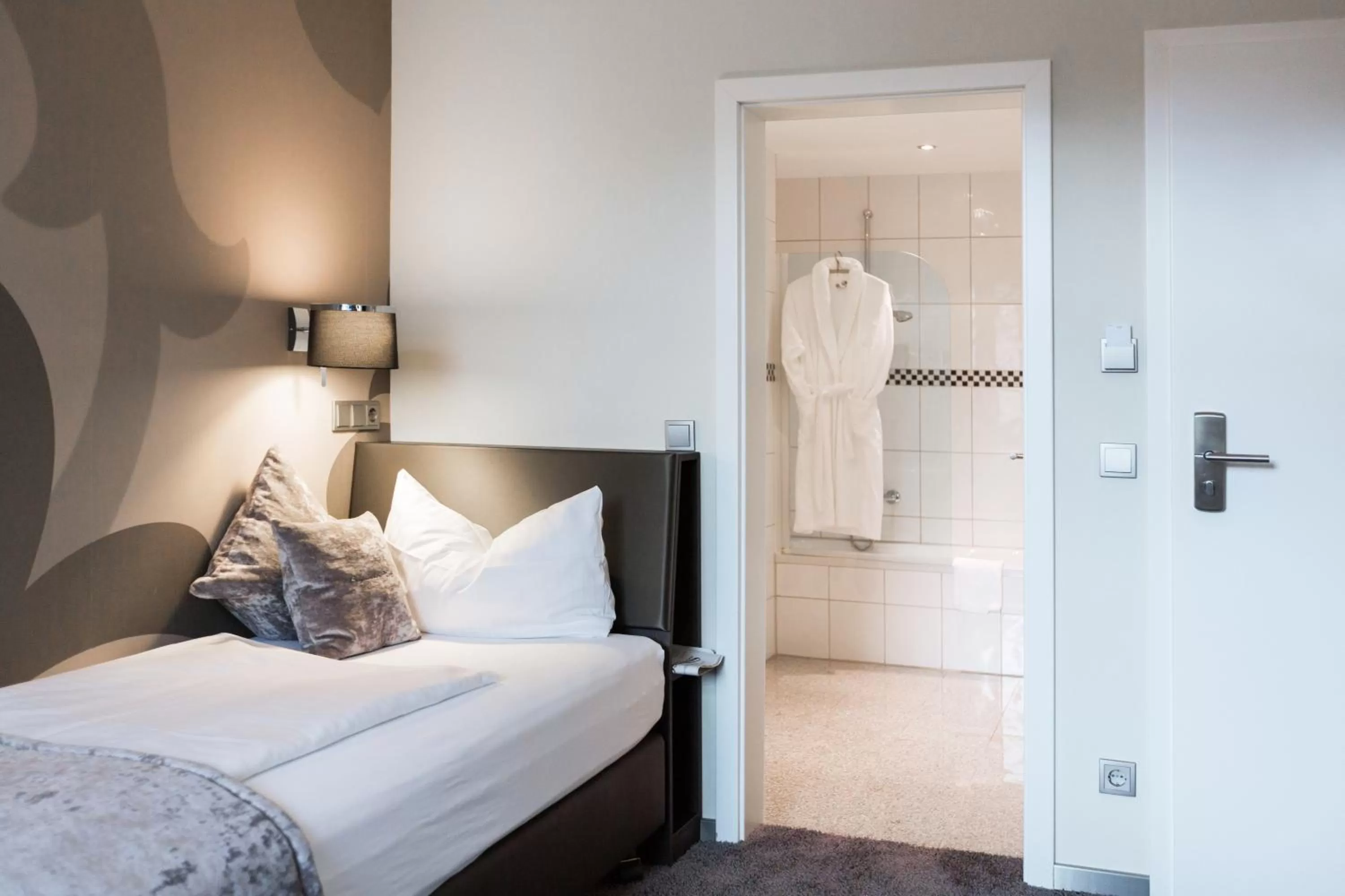 Bathroom, Bed in Hotel SONATA