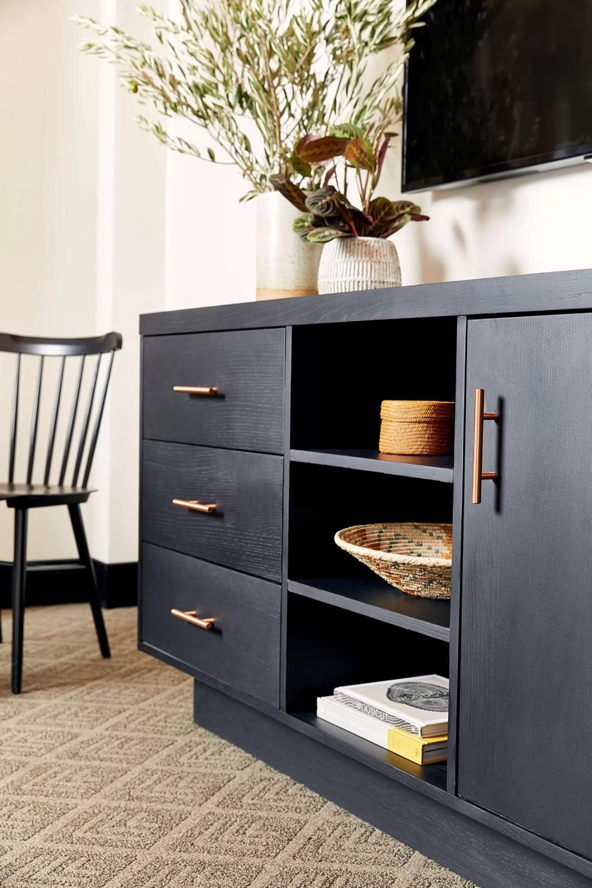 Photo of the whole room in El Capitan Hotel