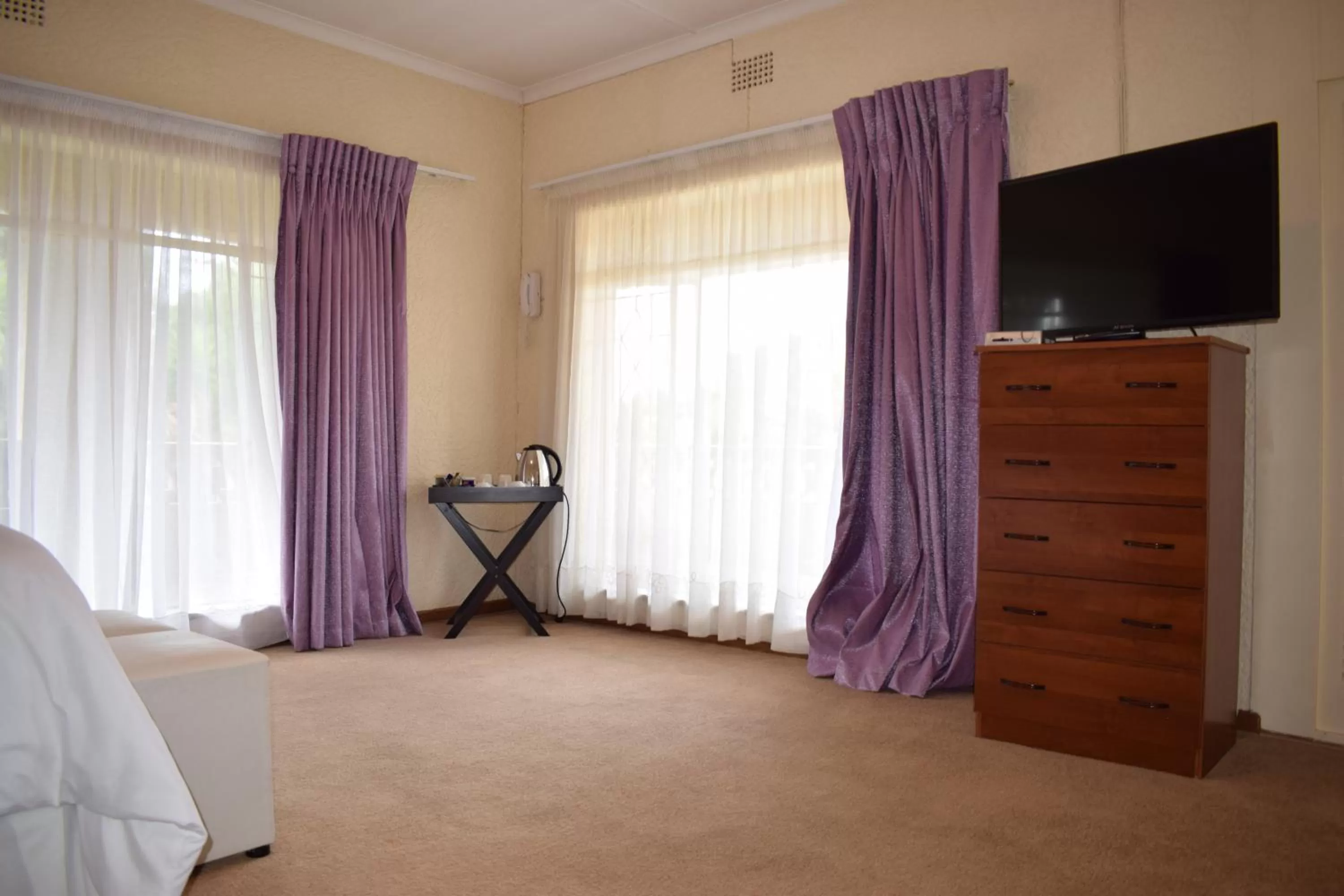 Photo of the whole room, TV/Entertainment Center in Moye Guest House