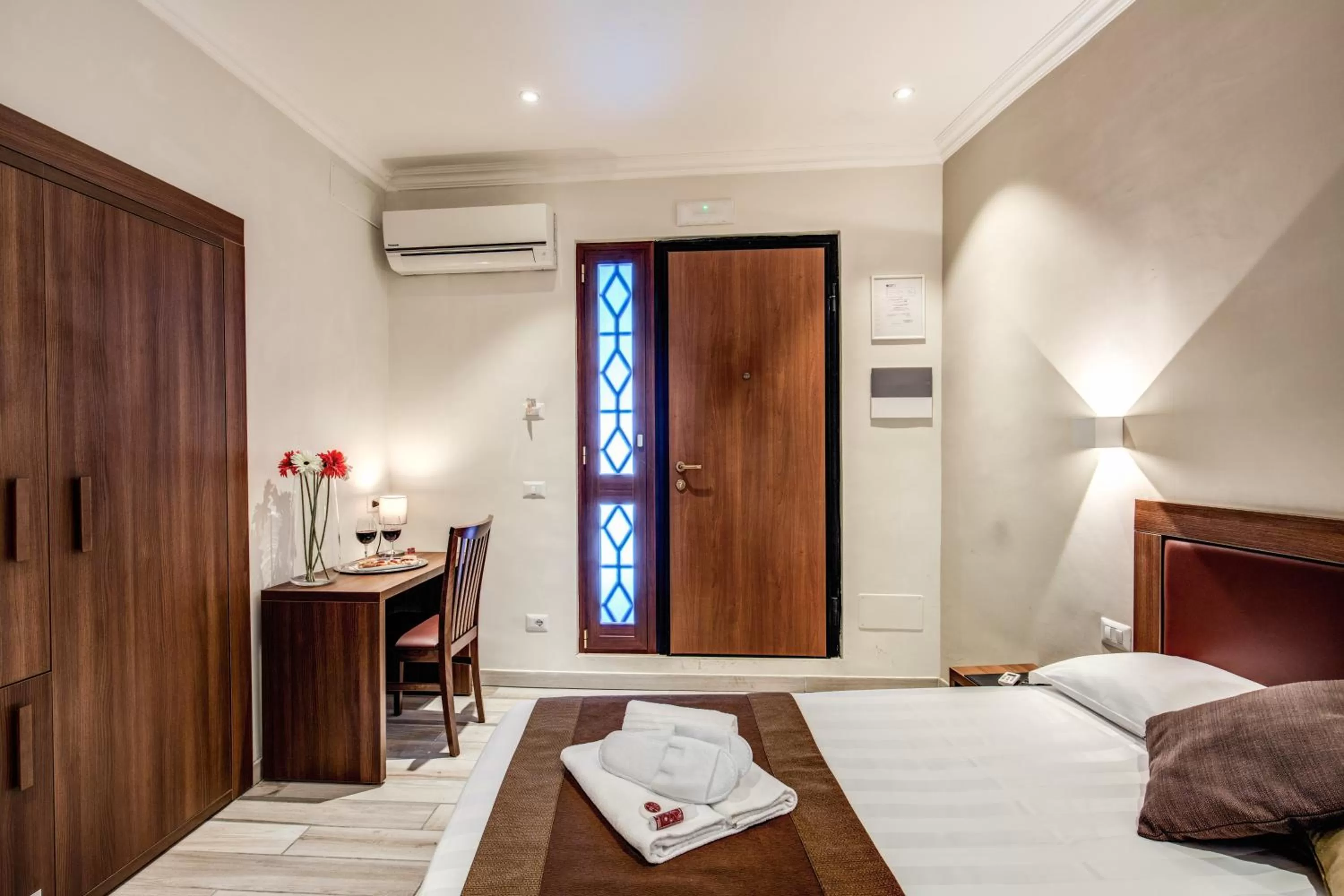 Photo of the whole room, Bed in Rome Garden Hotel