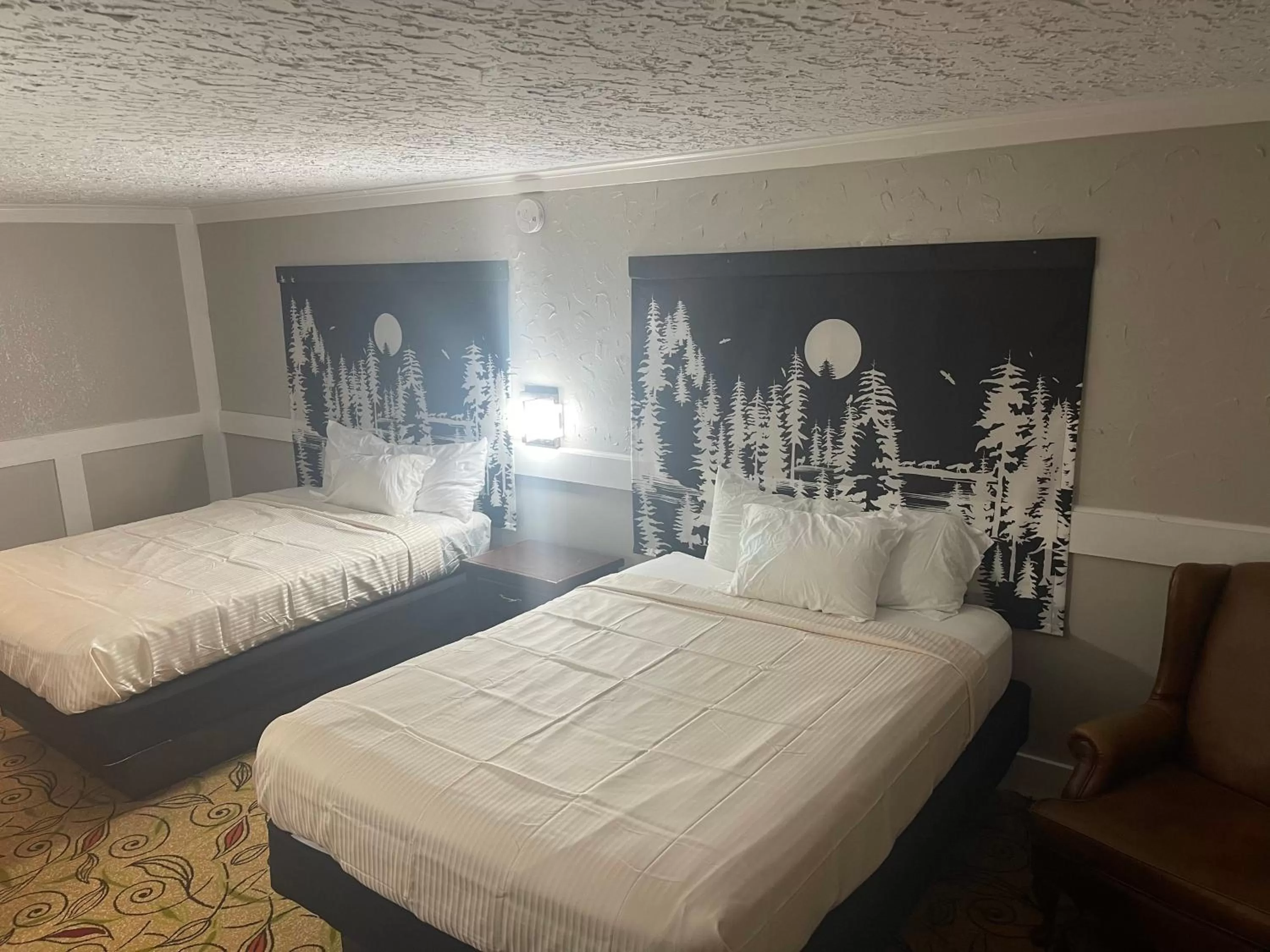 Bed in Stratford House Inn