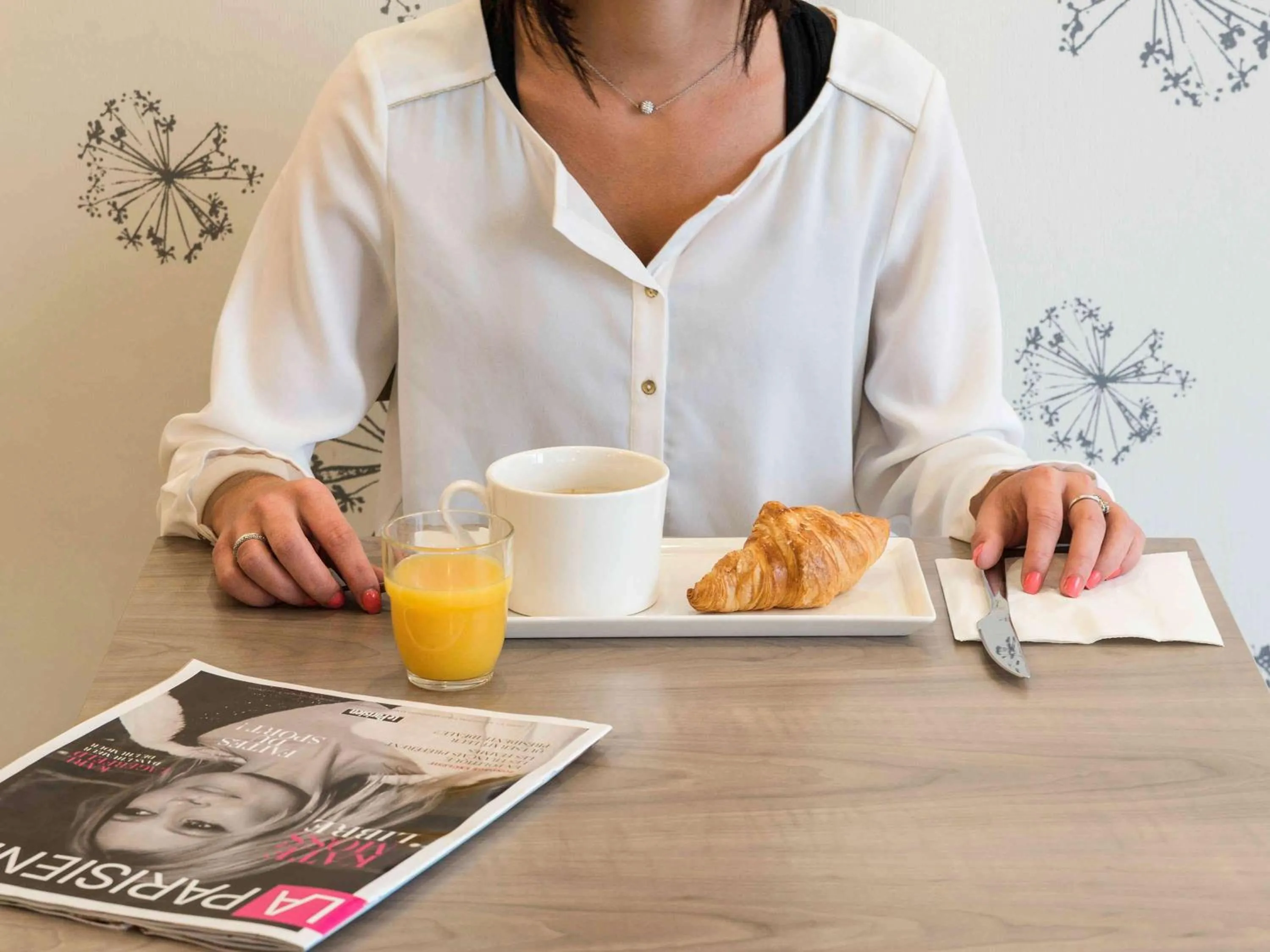 Restaurant/places to eat in ibis Paris Vanves Parc des Expositions