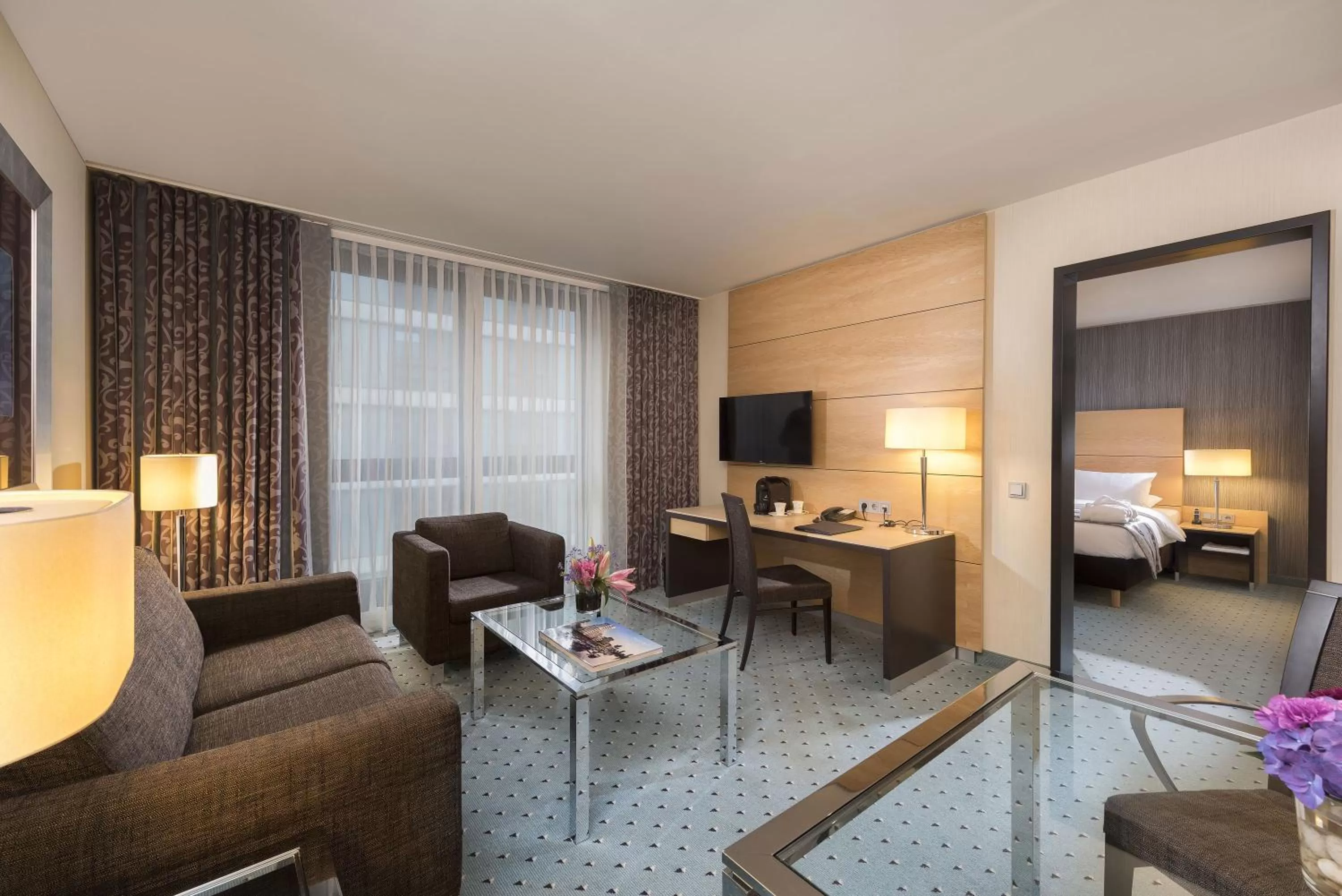 Living room, Bed in Maritim Hotel Düsseldorf