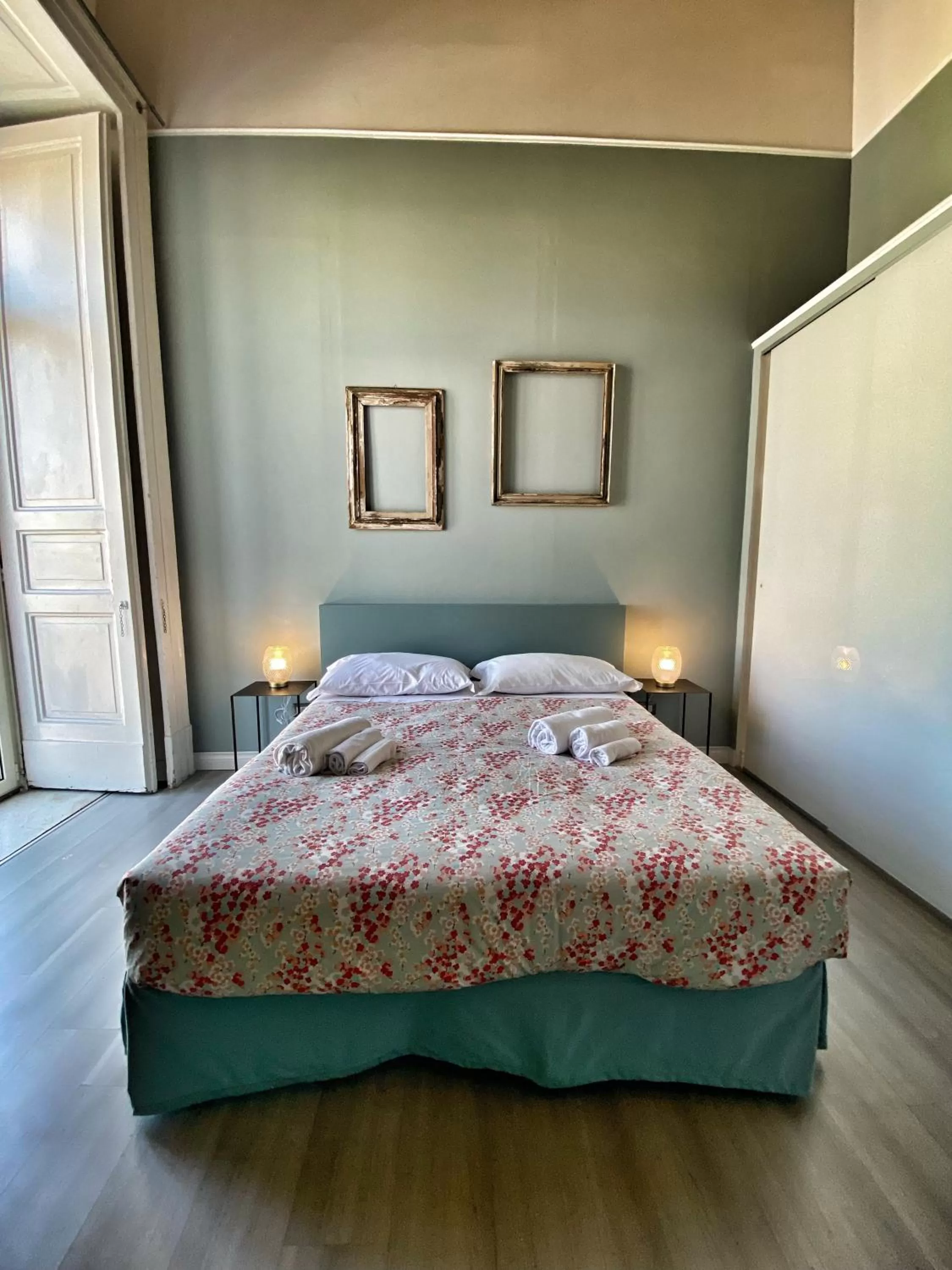 Bedroom, Bed in Bellini View