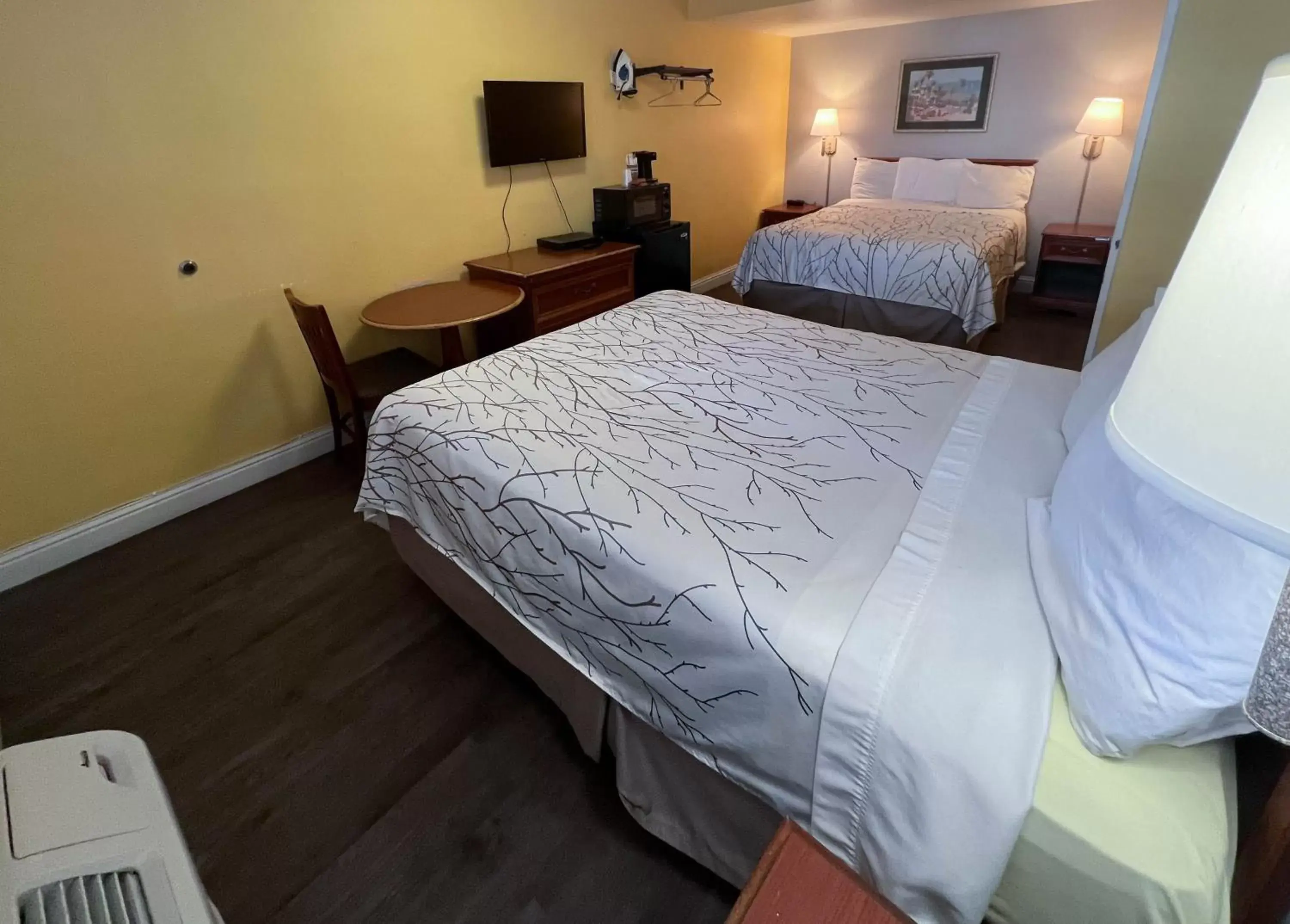 Quadruple Room - Non-Smoking in Motel 6 San Francisco CA Fisherman"s Wharf Quadruple Room - Non-Smoking in Motel 6 San Francisco CA Fisherman"s Wharf