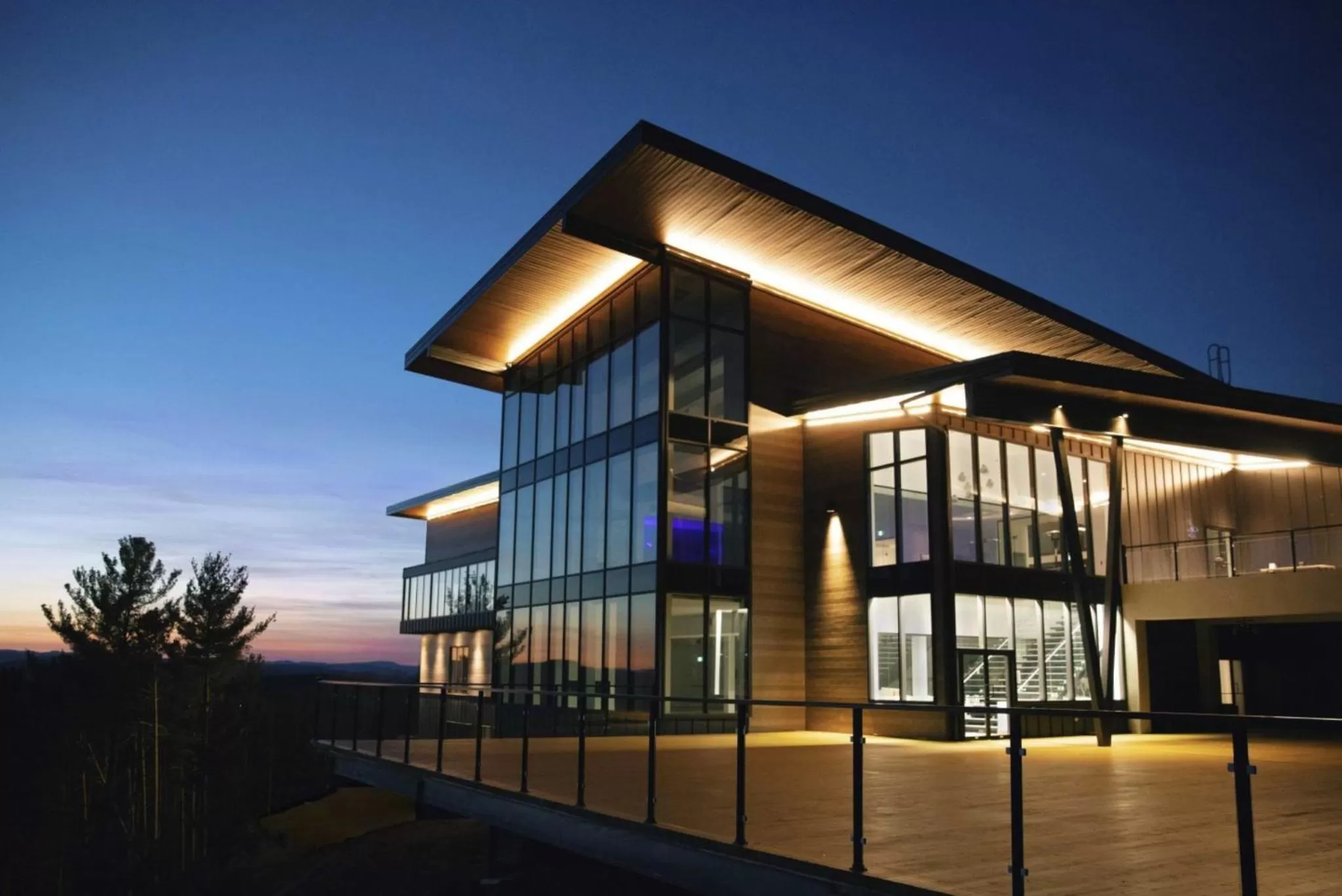 Facade/entrance in Auberge de la Montagne Coupée