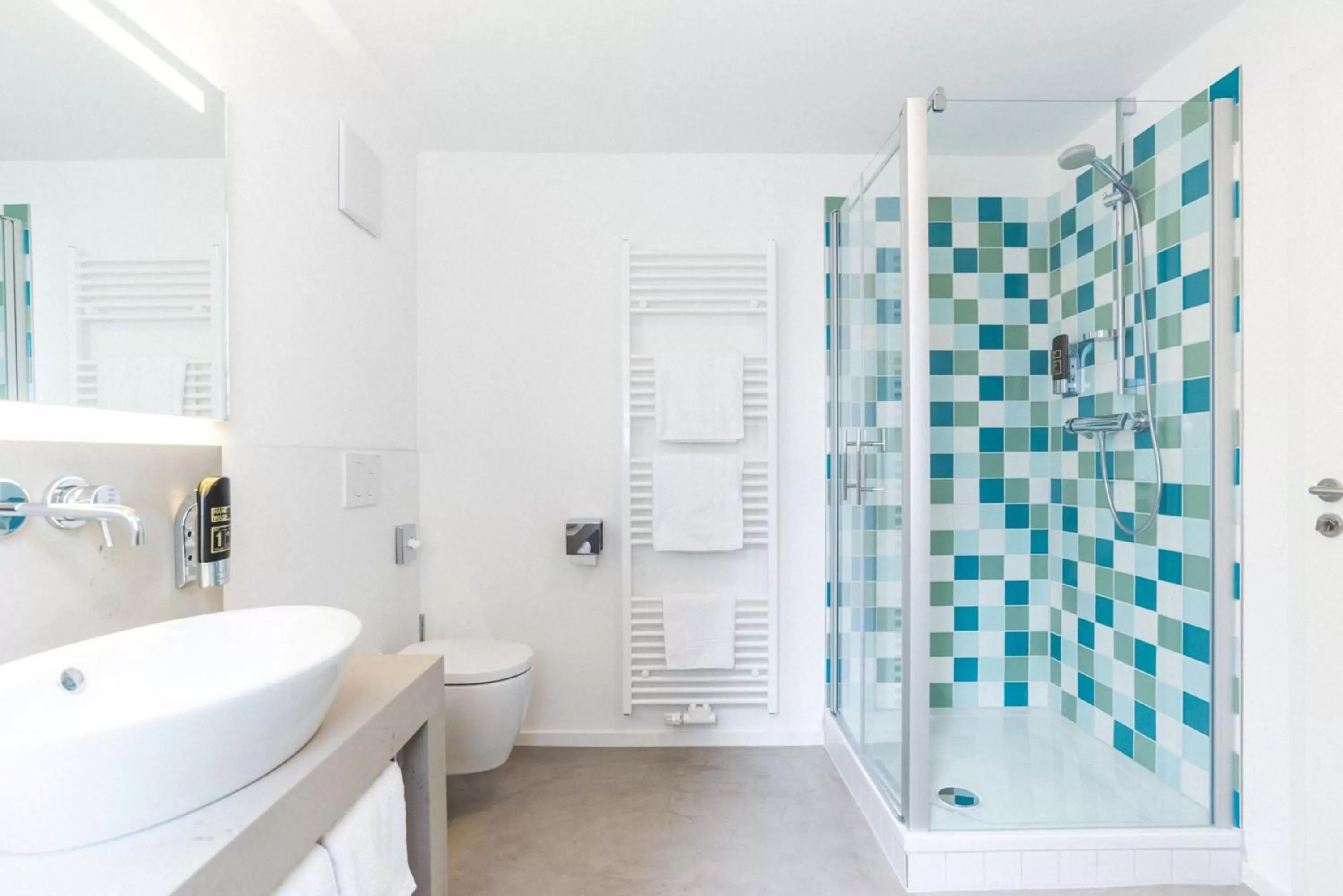 Shower, Bathroom in Ulmer Münster Hotel