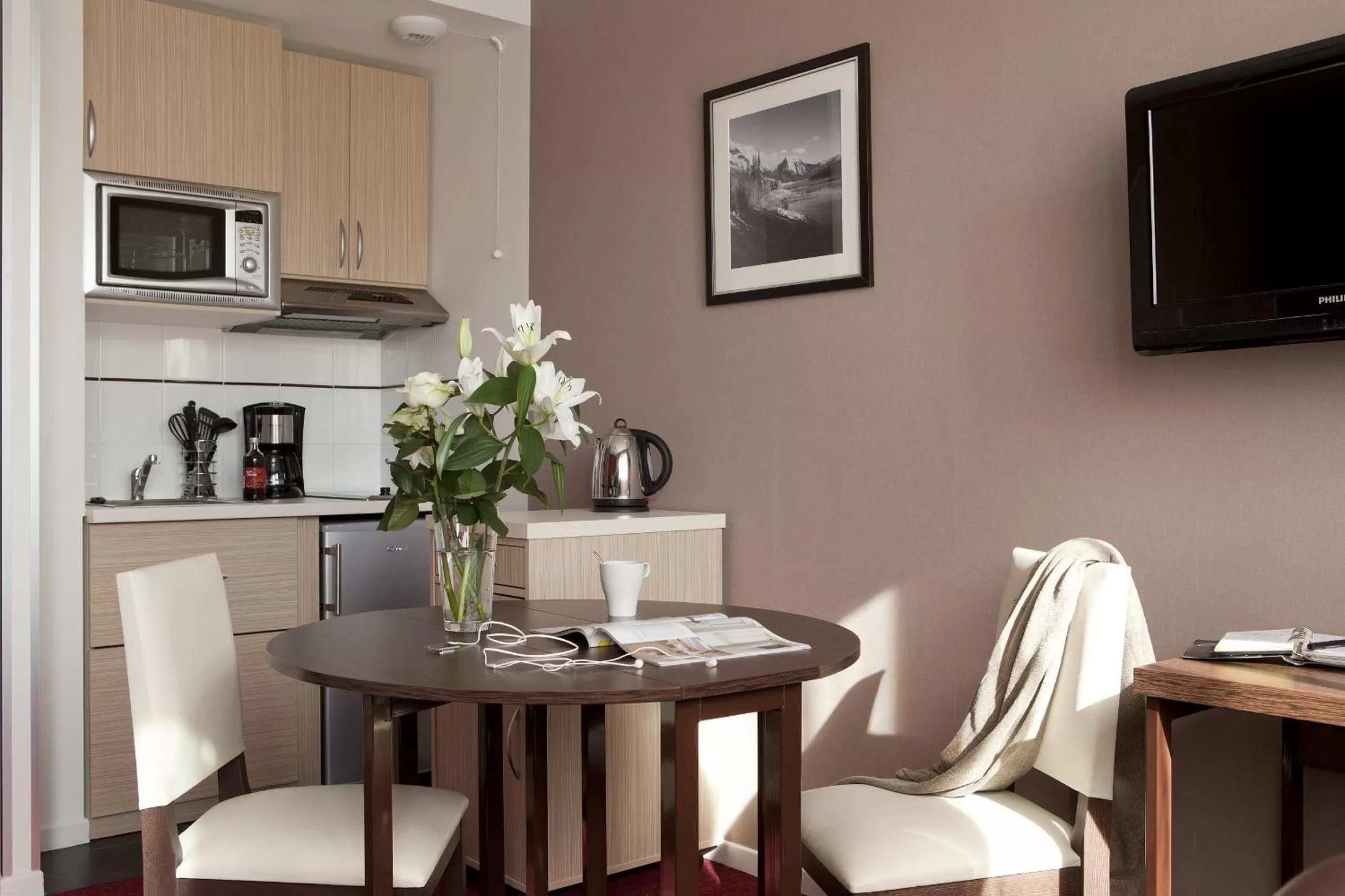 Coffee/tea facilities in Residence KOSY appart'hôtels - Les Cèdres