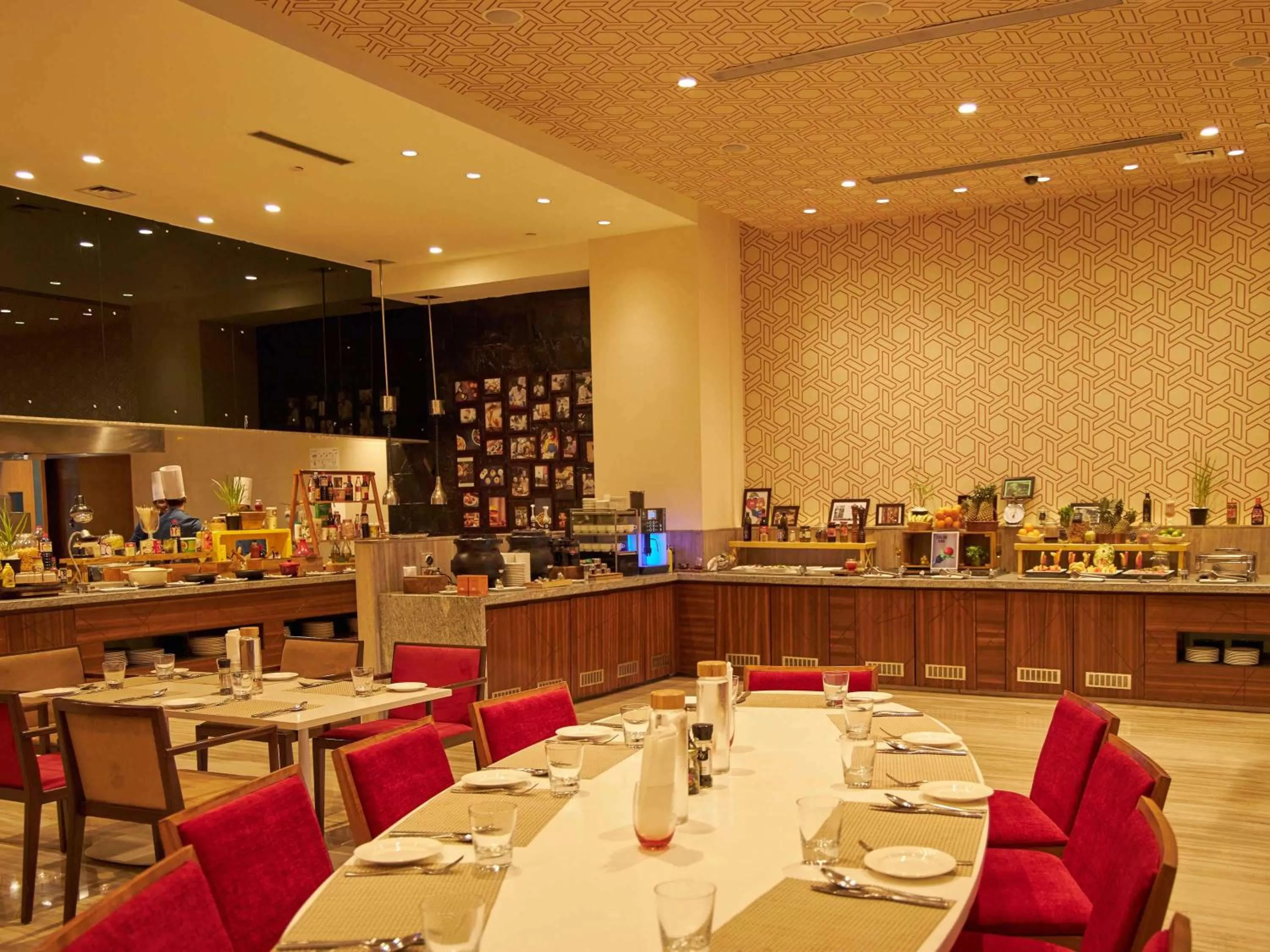 Restaurant/places to eat in Novotel Chennai OMR