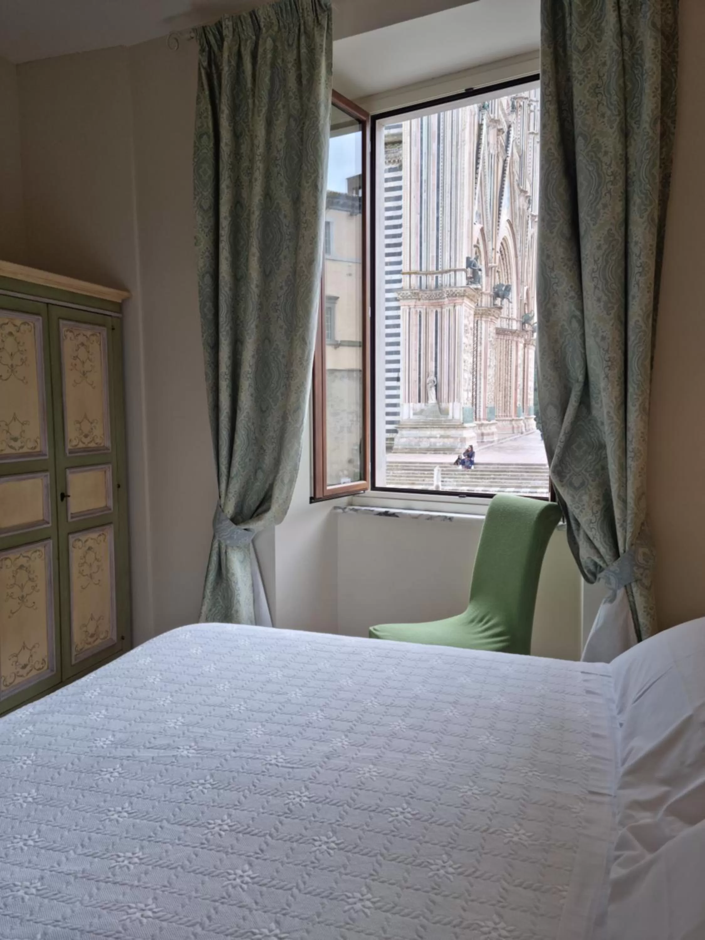 View (from property/room), Bed in Hotel Virgilio