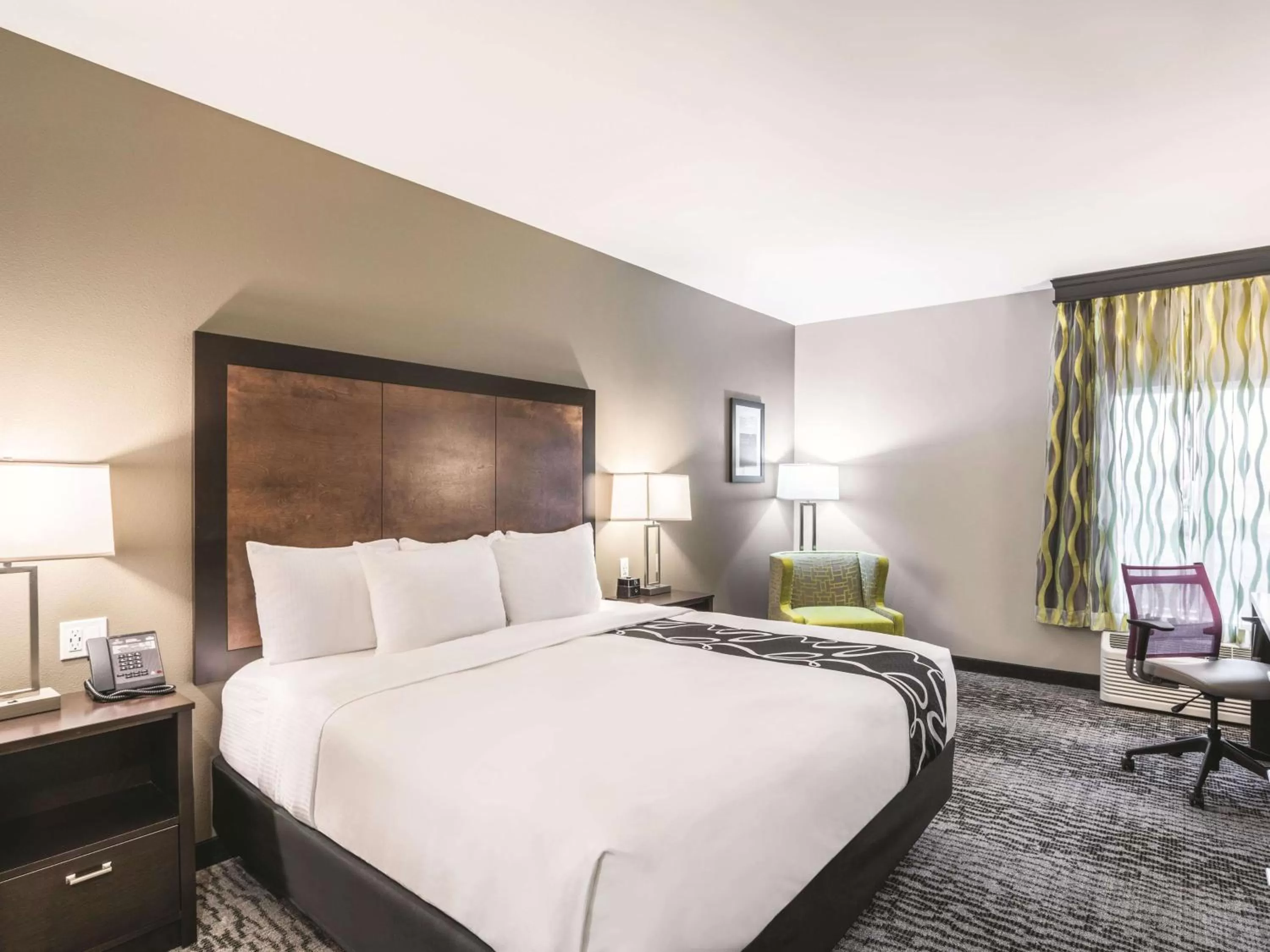 Photo of the whole room, Bed in La Quinta Inn & Suites by Wyndham Walla Walla