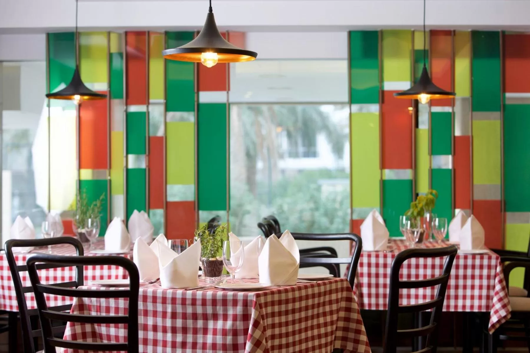 Restaurant/places to eat in Wyndham Garden Manama