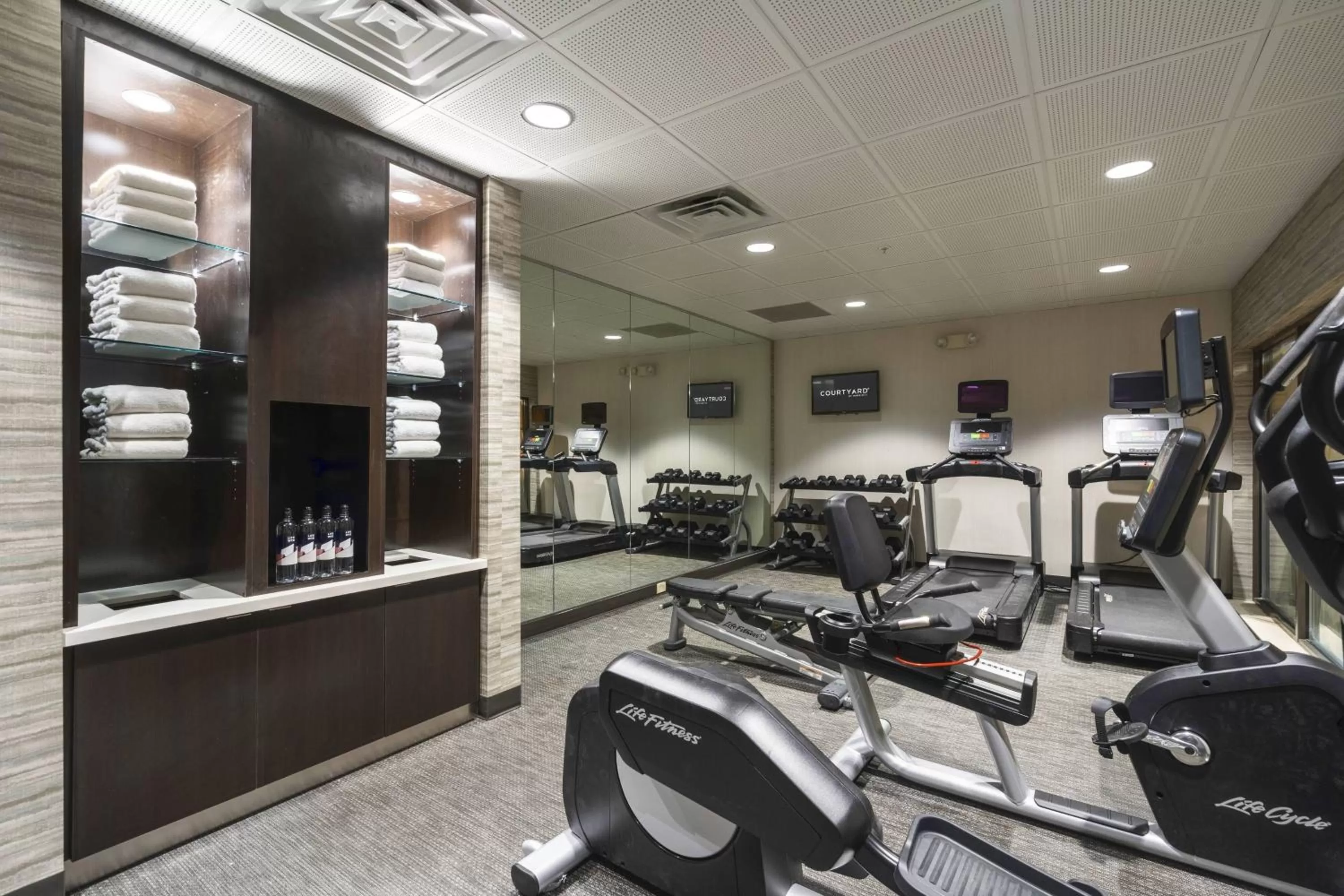 Fitness centre/facilities in Courtyard by Marriott Cleveland Willoughby