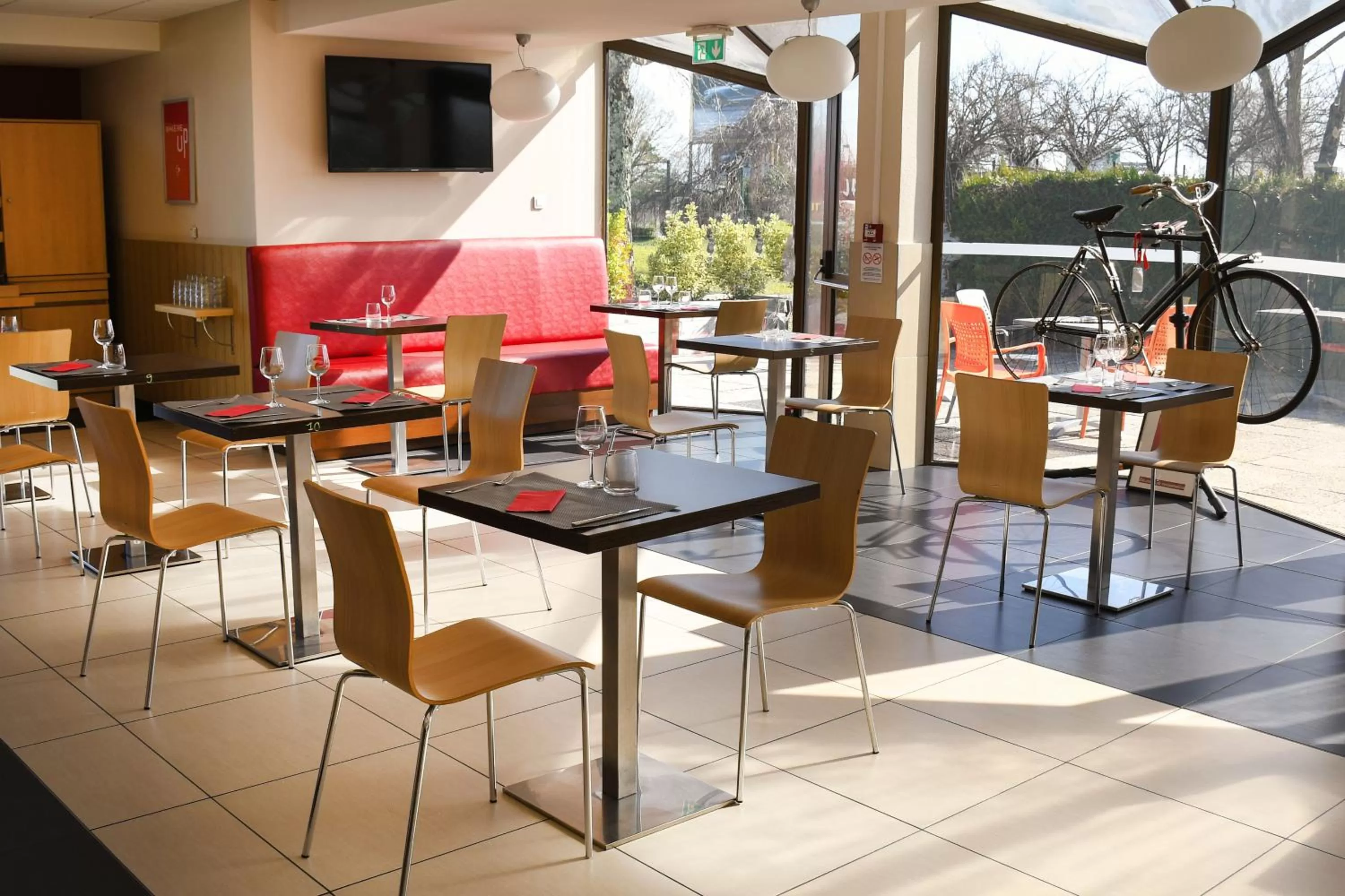 Restaurant/places to eat in ibis Saintes