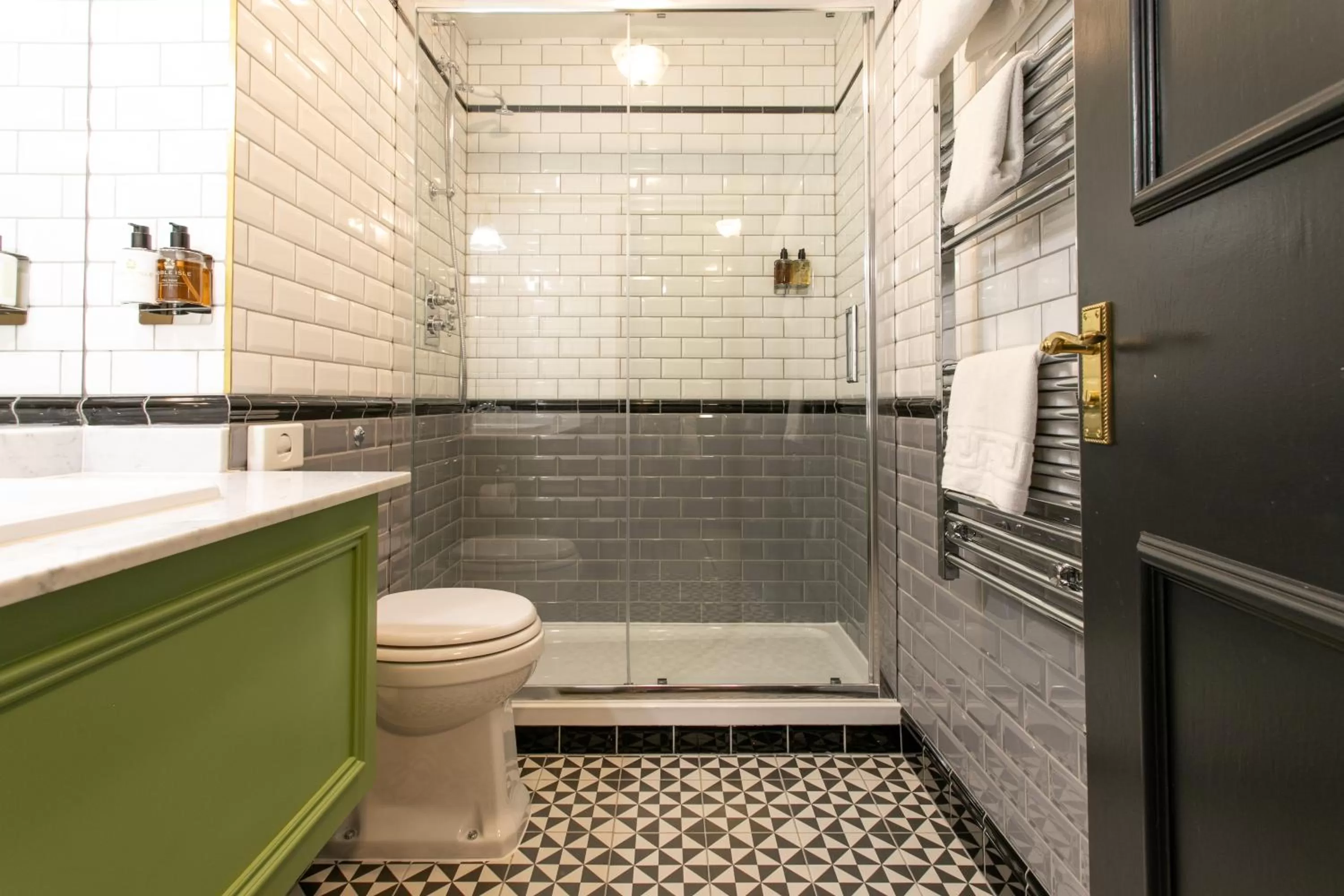 Shower in Bedford Swan Hotel and Thermal Spa