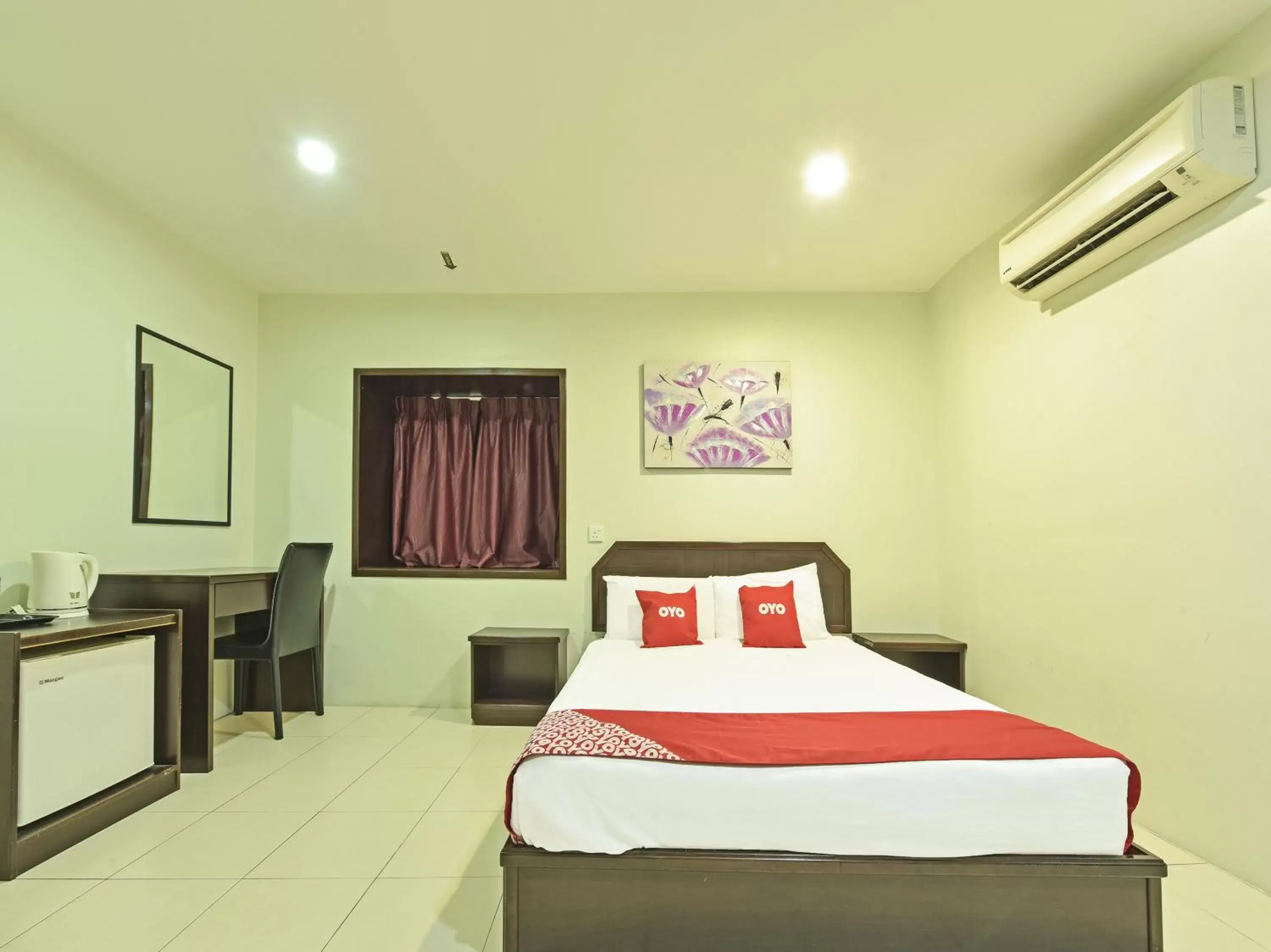 Deluxe Queen Room in Super OYO Capital O 90545 Ho Hotel Deluxe Queen Room in Super OYO Capital O 90545 Ho Hotel