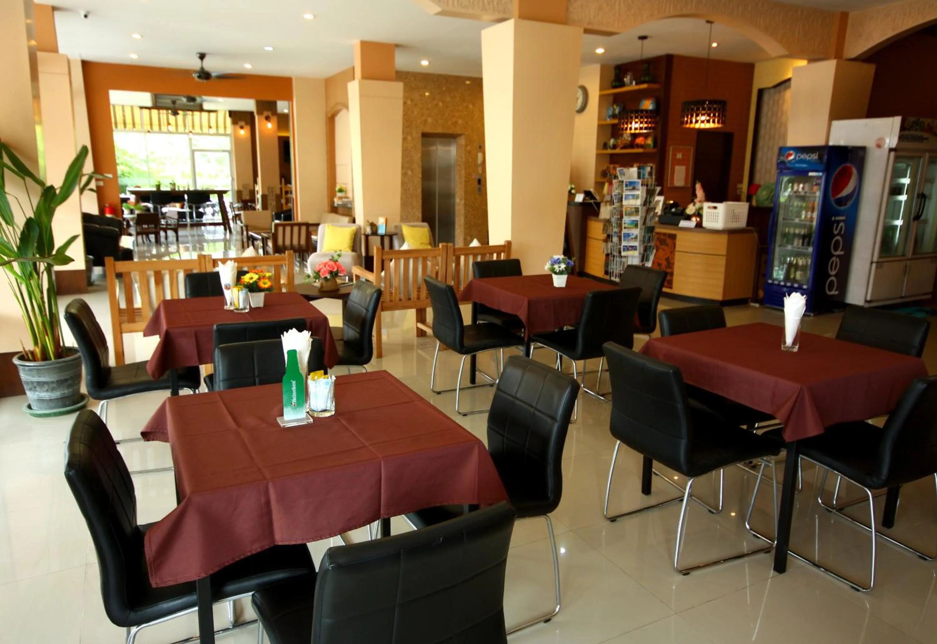 Restaurant/places to eat in Breezotel - SHA Certified