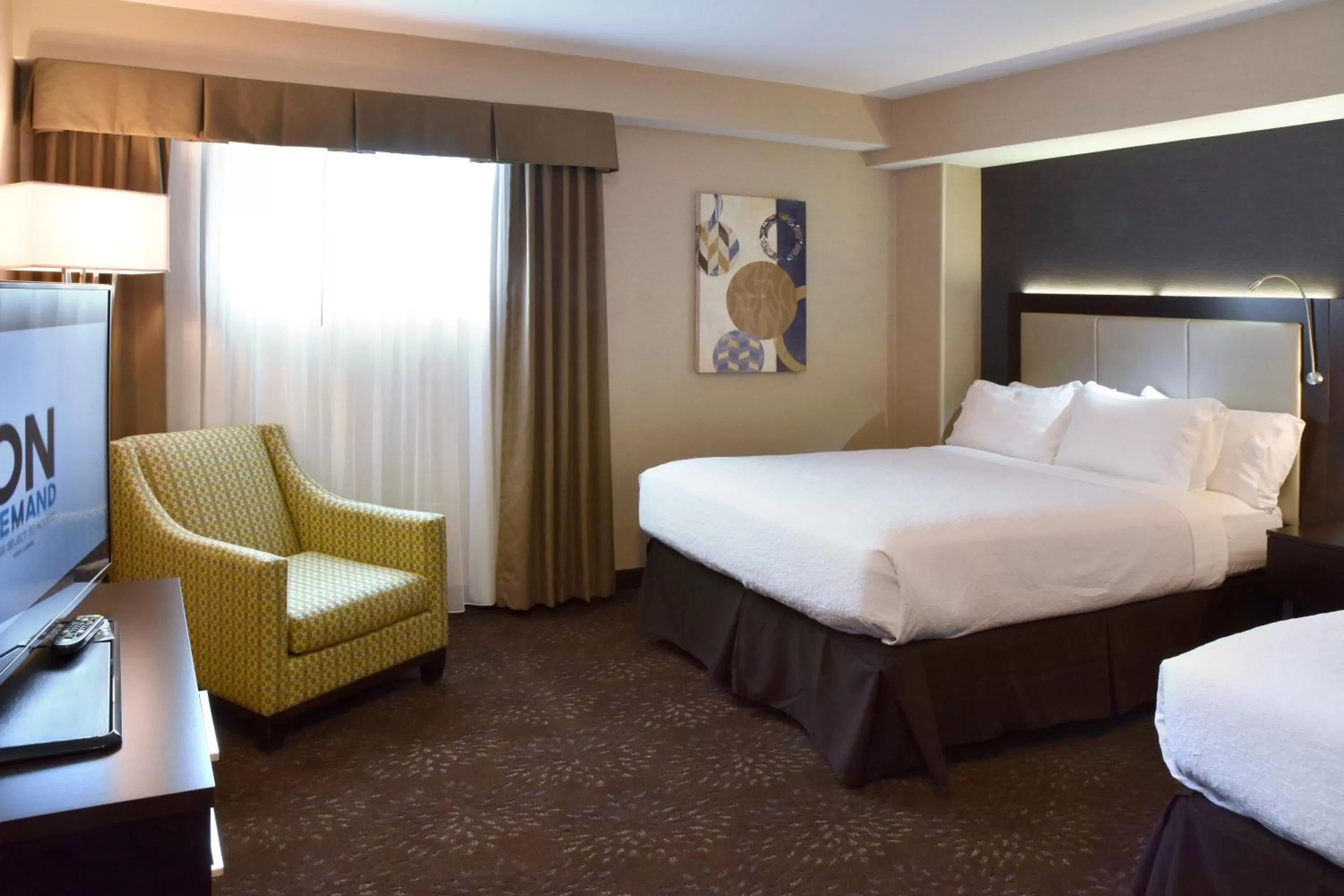 Photo of the whole room, Bed in Holiday Inn Canton-Belden Village by IHG