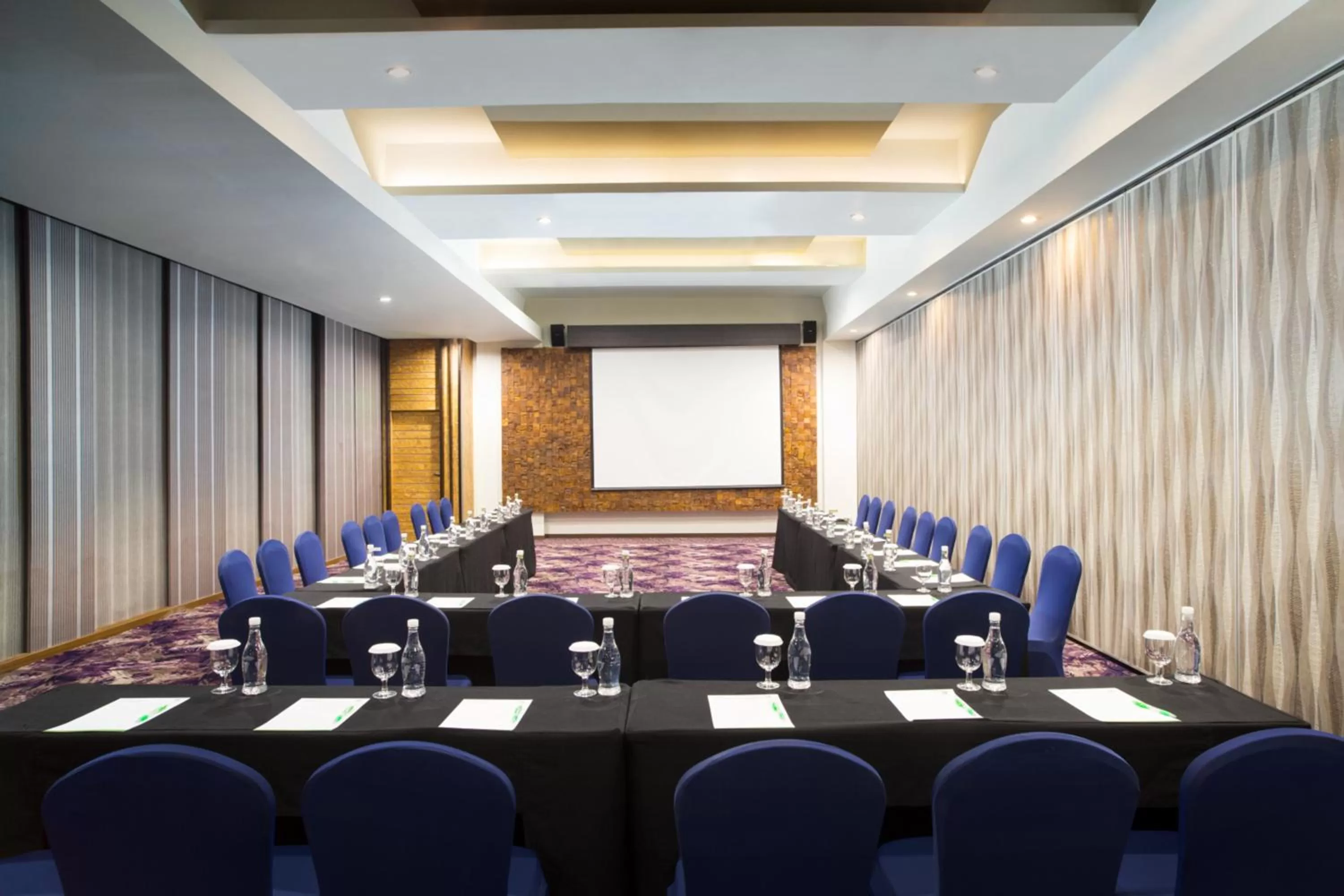 Meeting/conference room in Holiday Inn Cikarang Jababeka by IHG