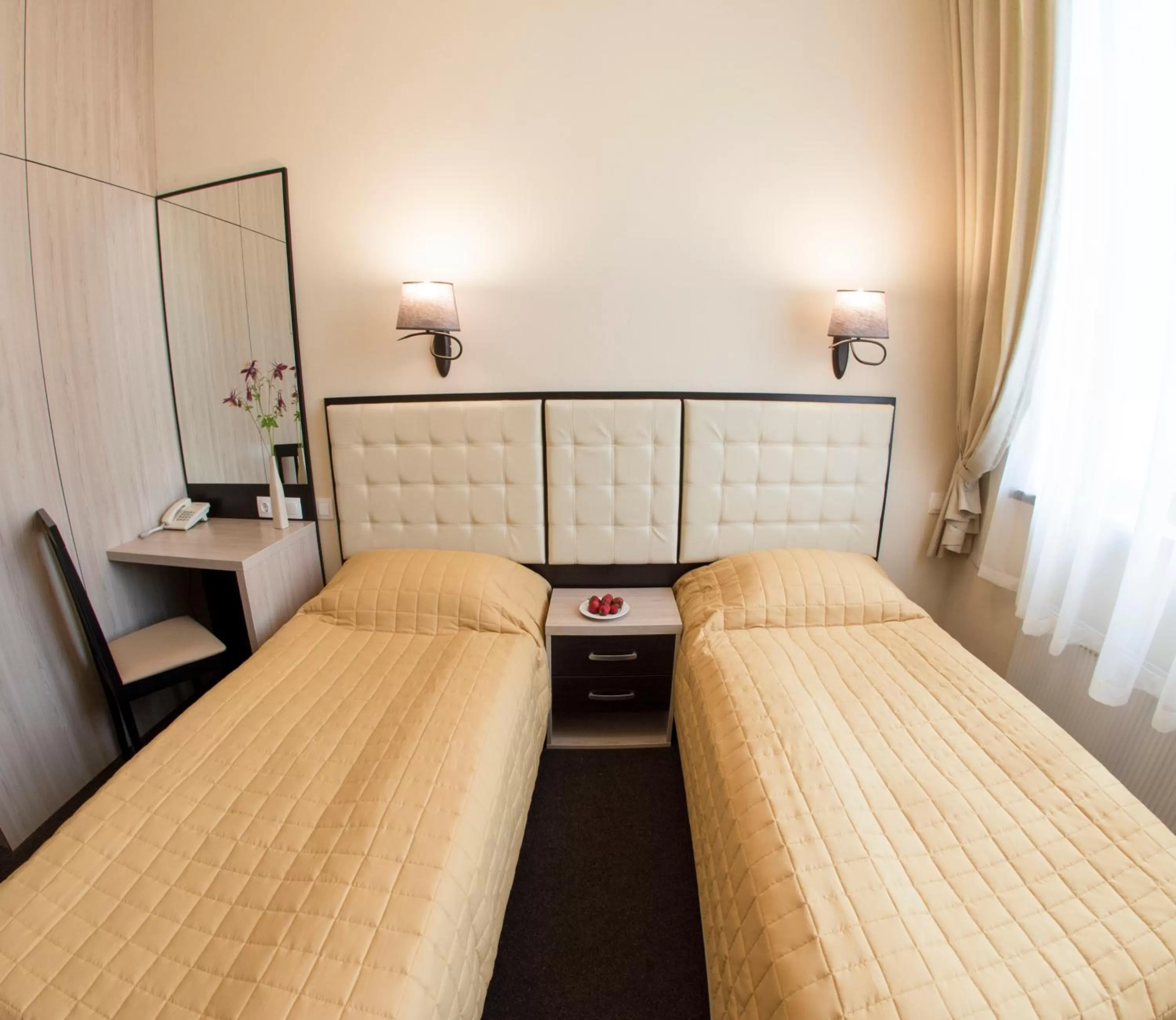 Day, Bed in Hotel Florida