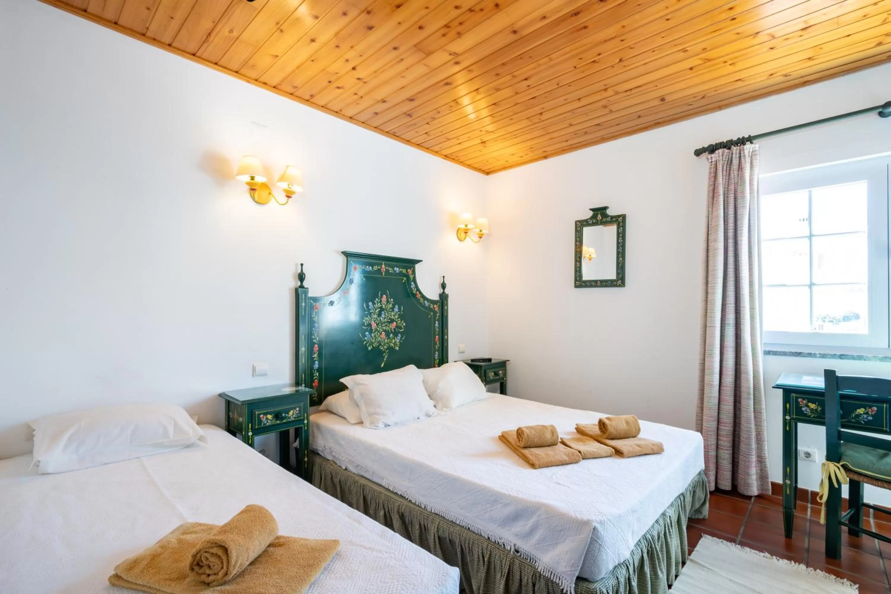 Bedroom, Bed in Hotel Mar e Sol VNMF by Umbral