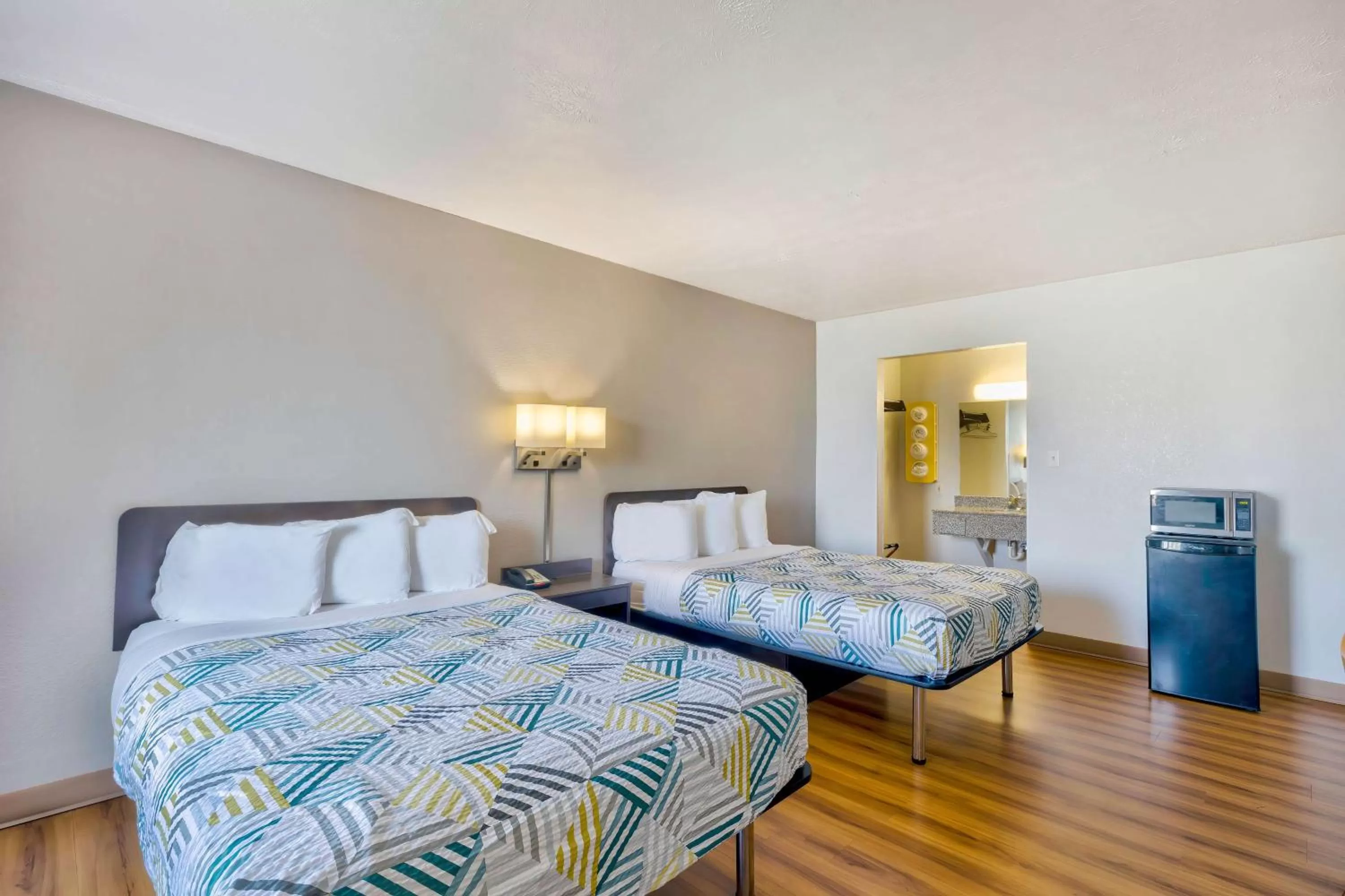 Photo of the whole room, Bed in Motel 6-Mount Jackson, VA - Shenandoah