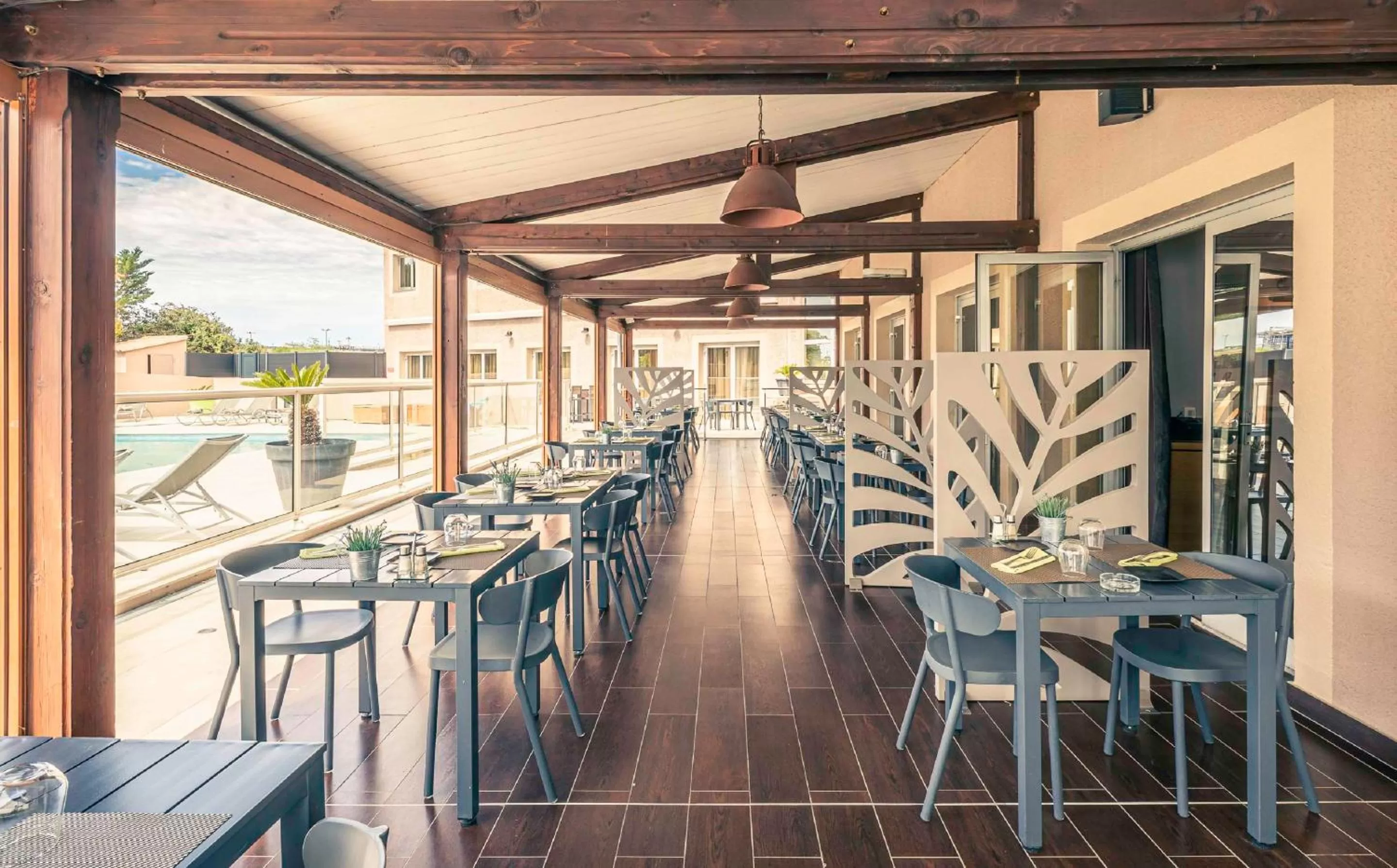 Restaurant/places to eat in Best Western Marseille Aeroport