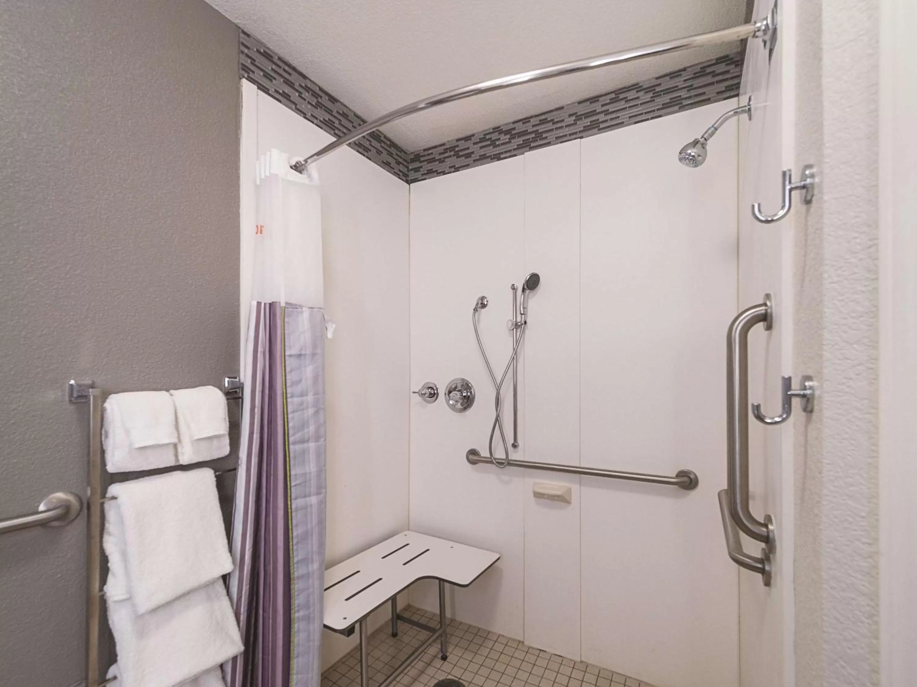 Bathroom in La Quinta by Wyndham Oklahoma City - NW Expwy