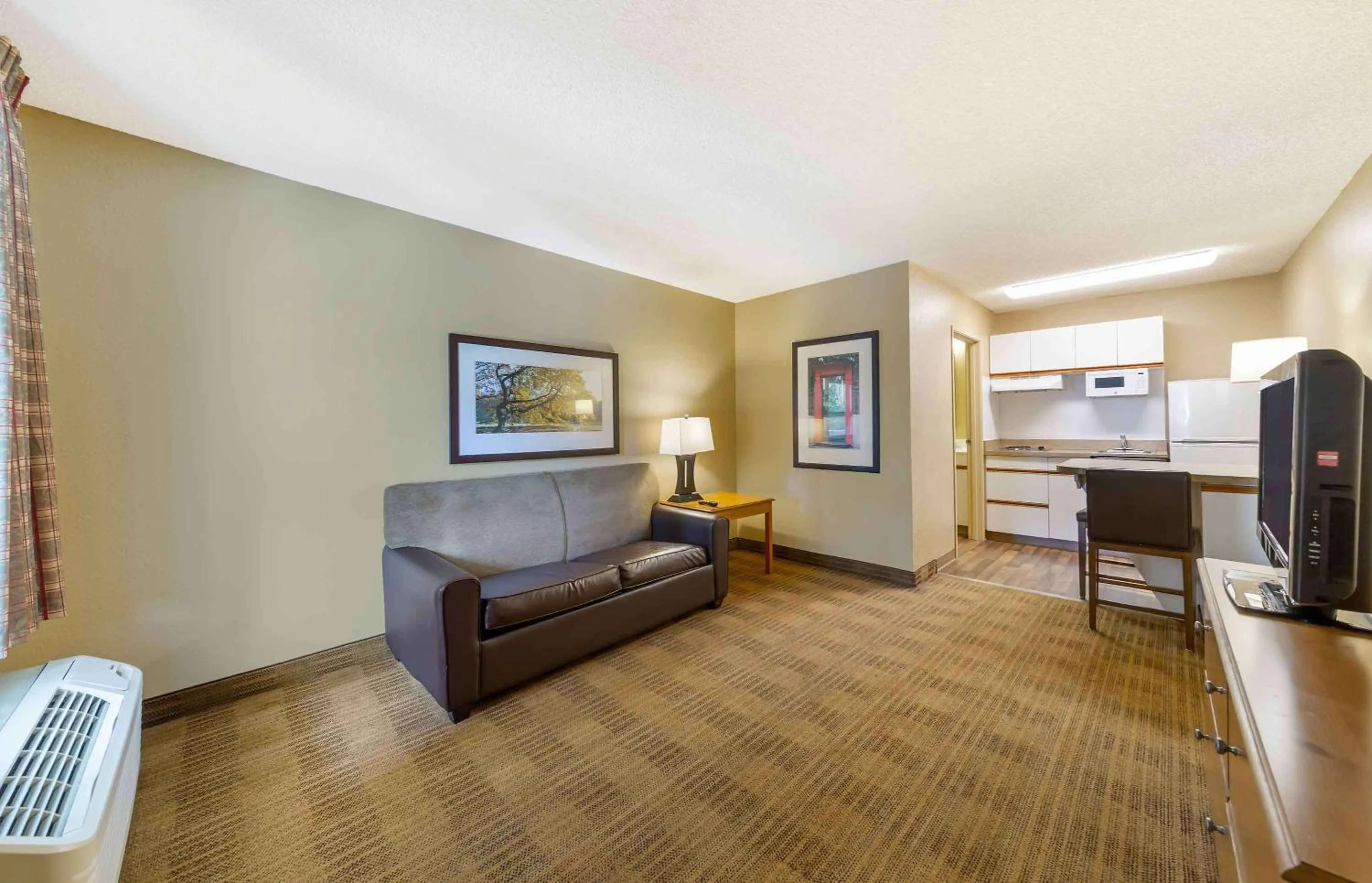Bedroom in Extended Stay America Suites - Portland - Tigard