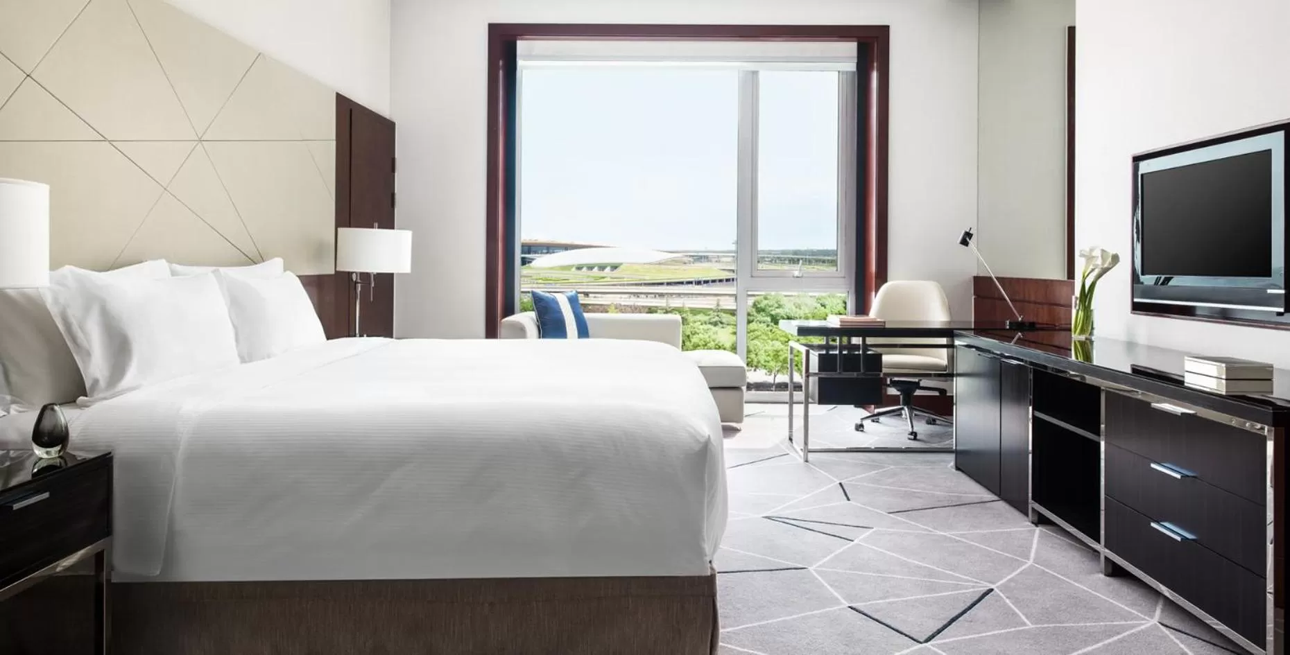 Bedroom, Bed in Cordis, Beijing Capital Airport By Langham Hospitality Group