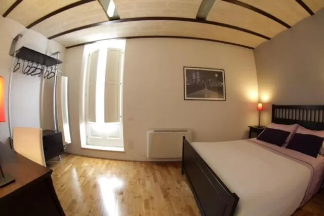 Bed in Le Malve Cave Retreat