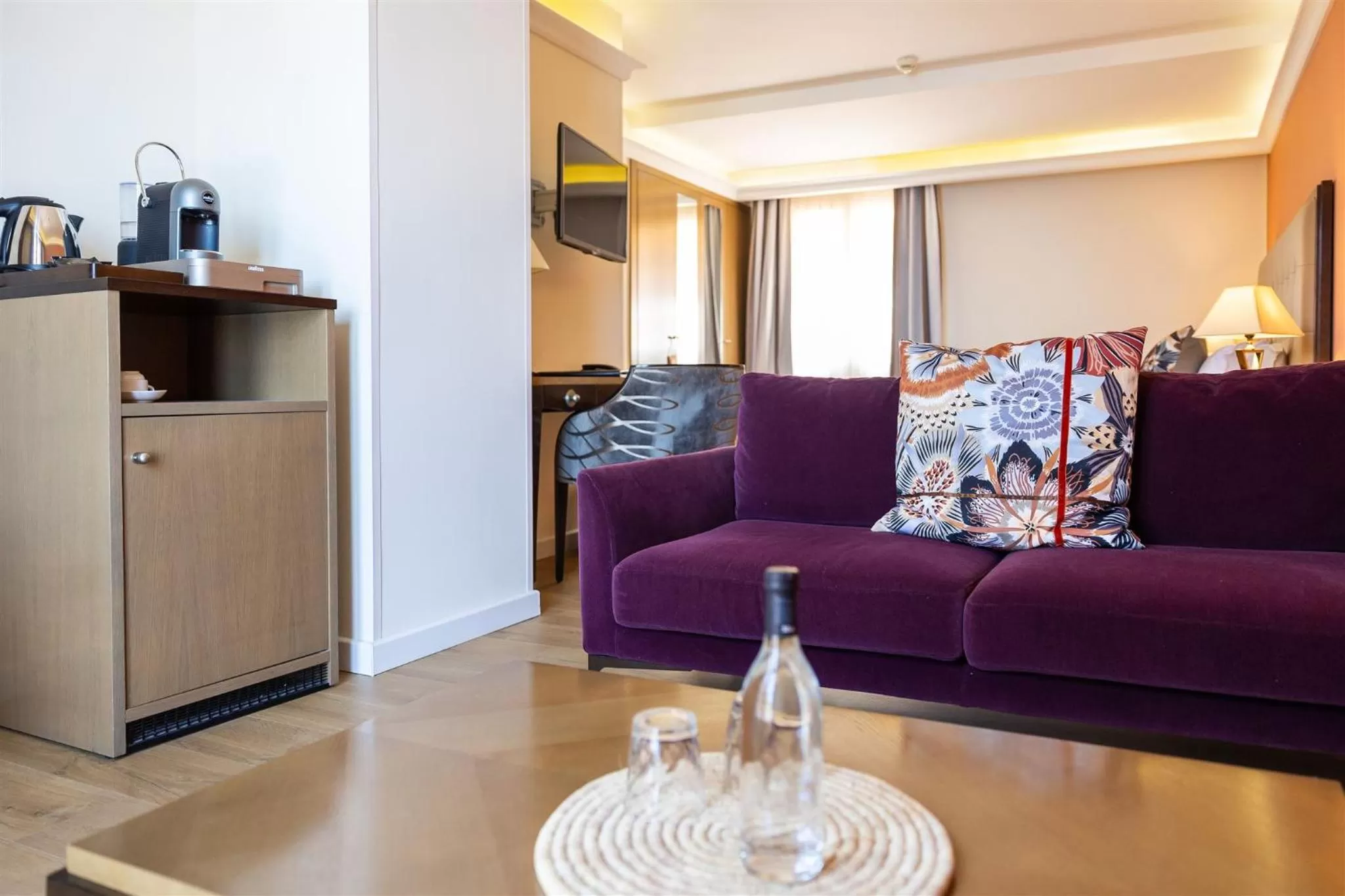 Seating area in Hôtel Des Gouverneurs