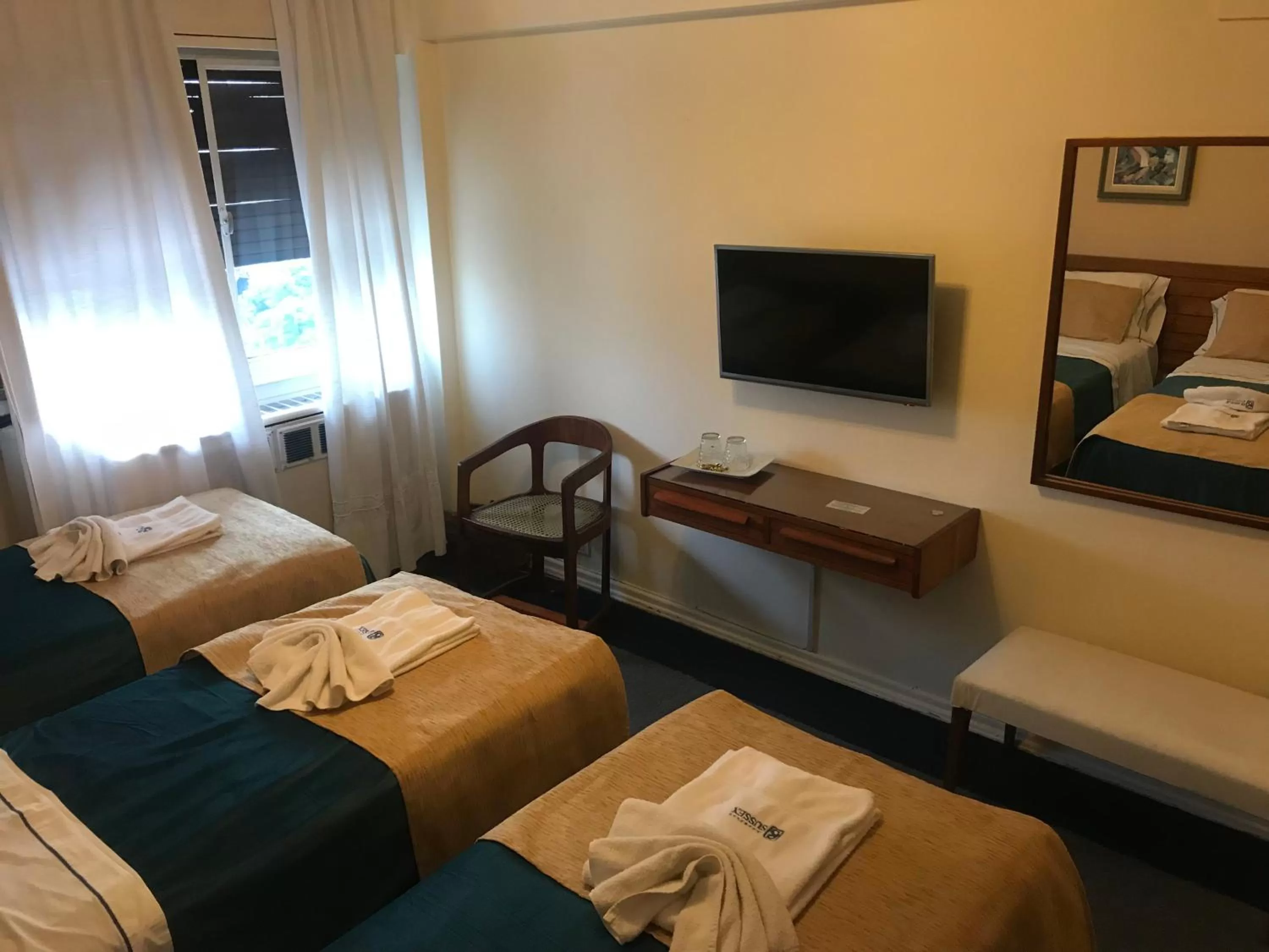 TV and multimedia, Bed in Hotel Sussex