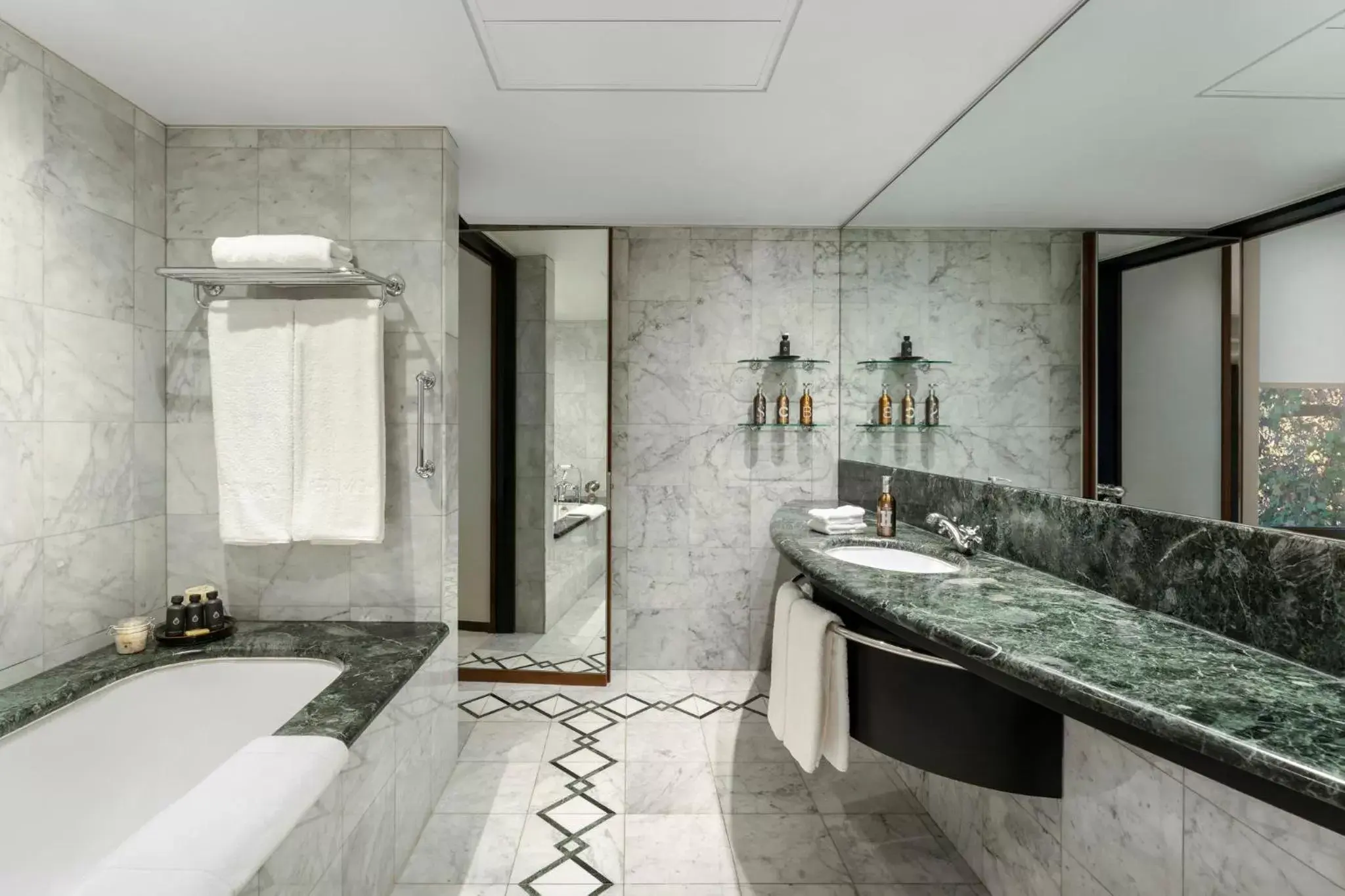 Halkin Room in COMO The Halkin Halkin Room in COMO The Halkin