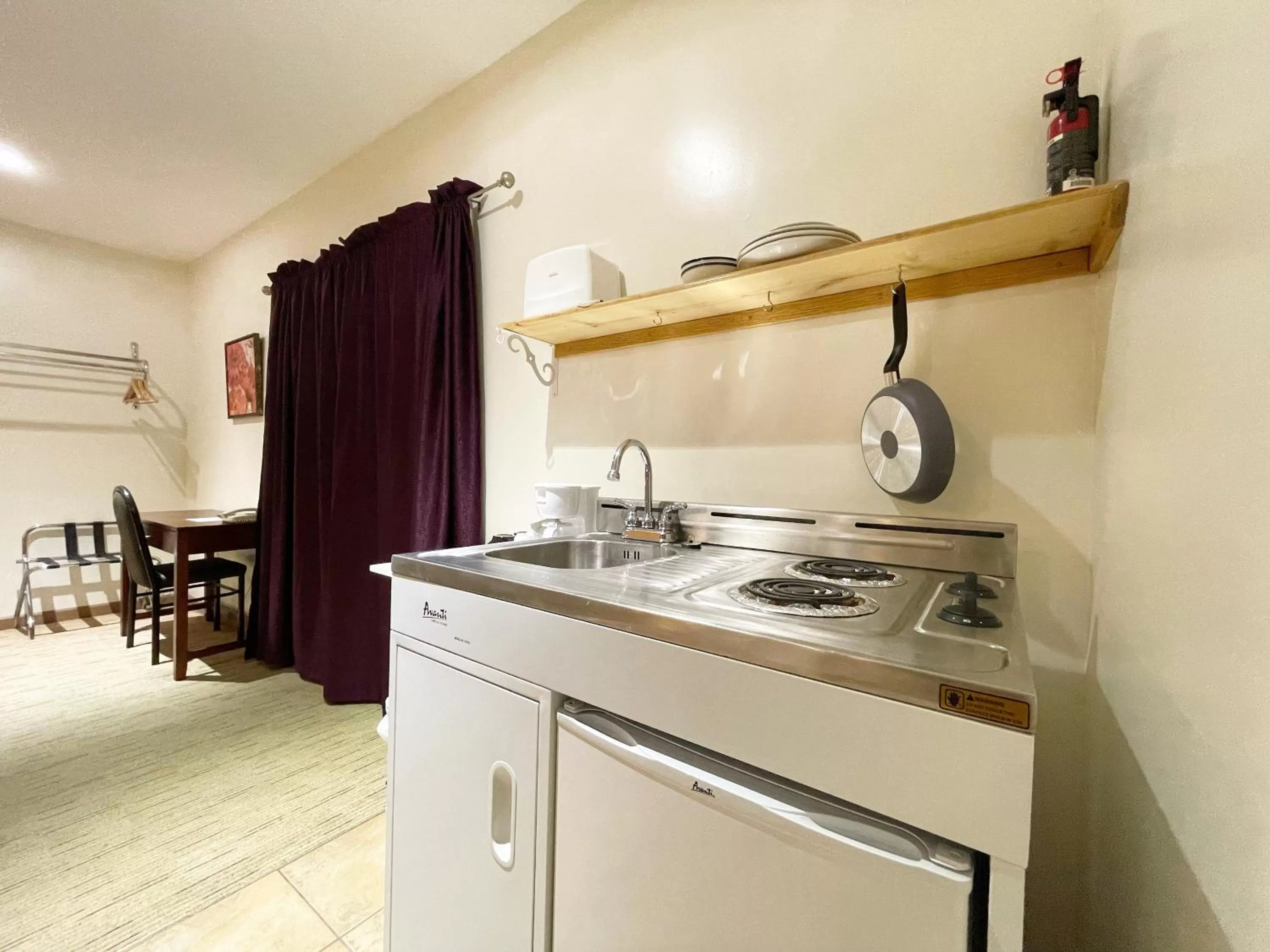 Kitchen or kitchenette in Valhalla Inn