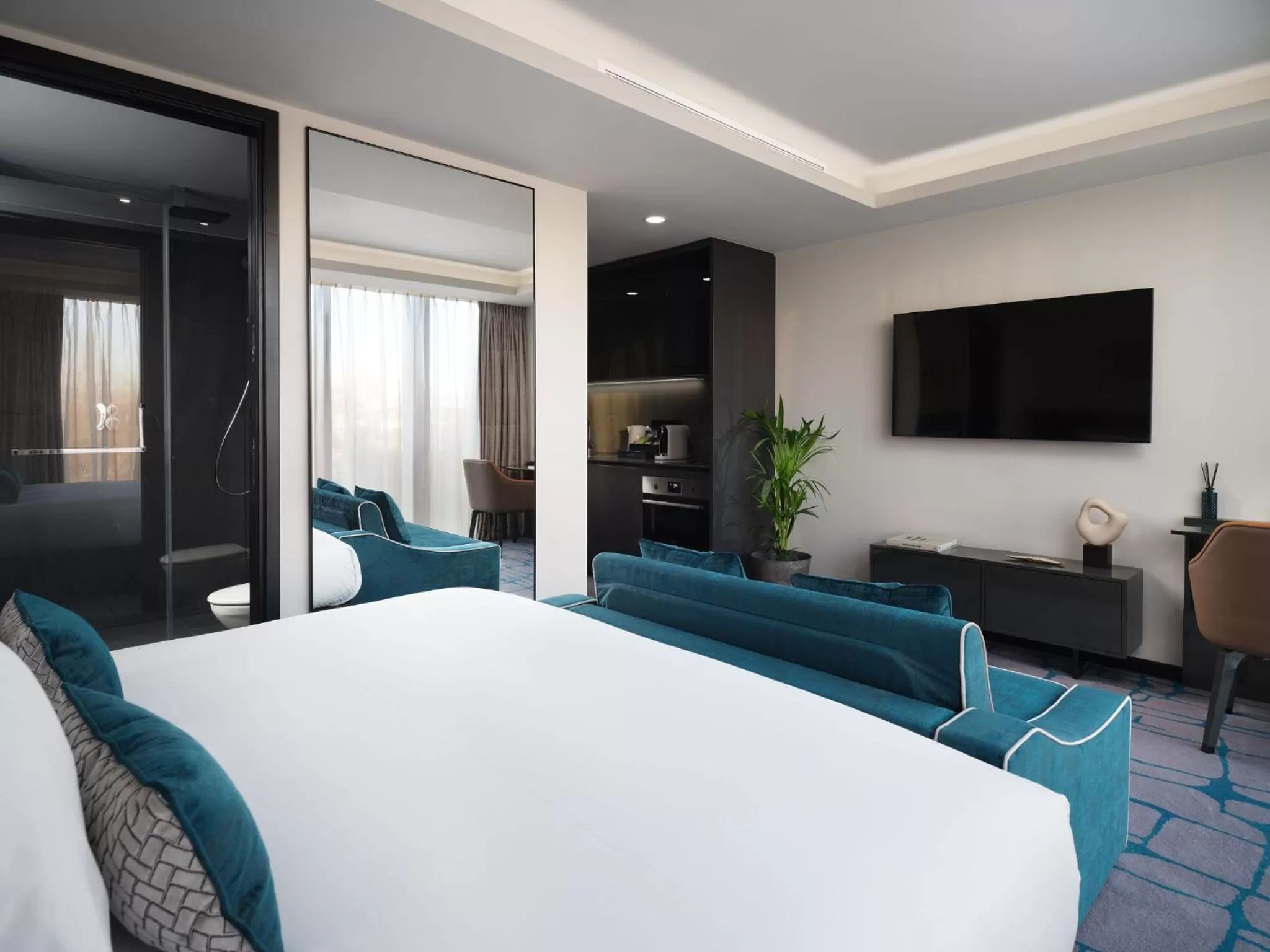 Photo of the whole room, Bed in Dao by Dorsett West London