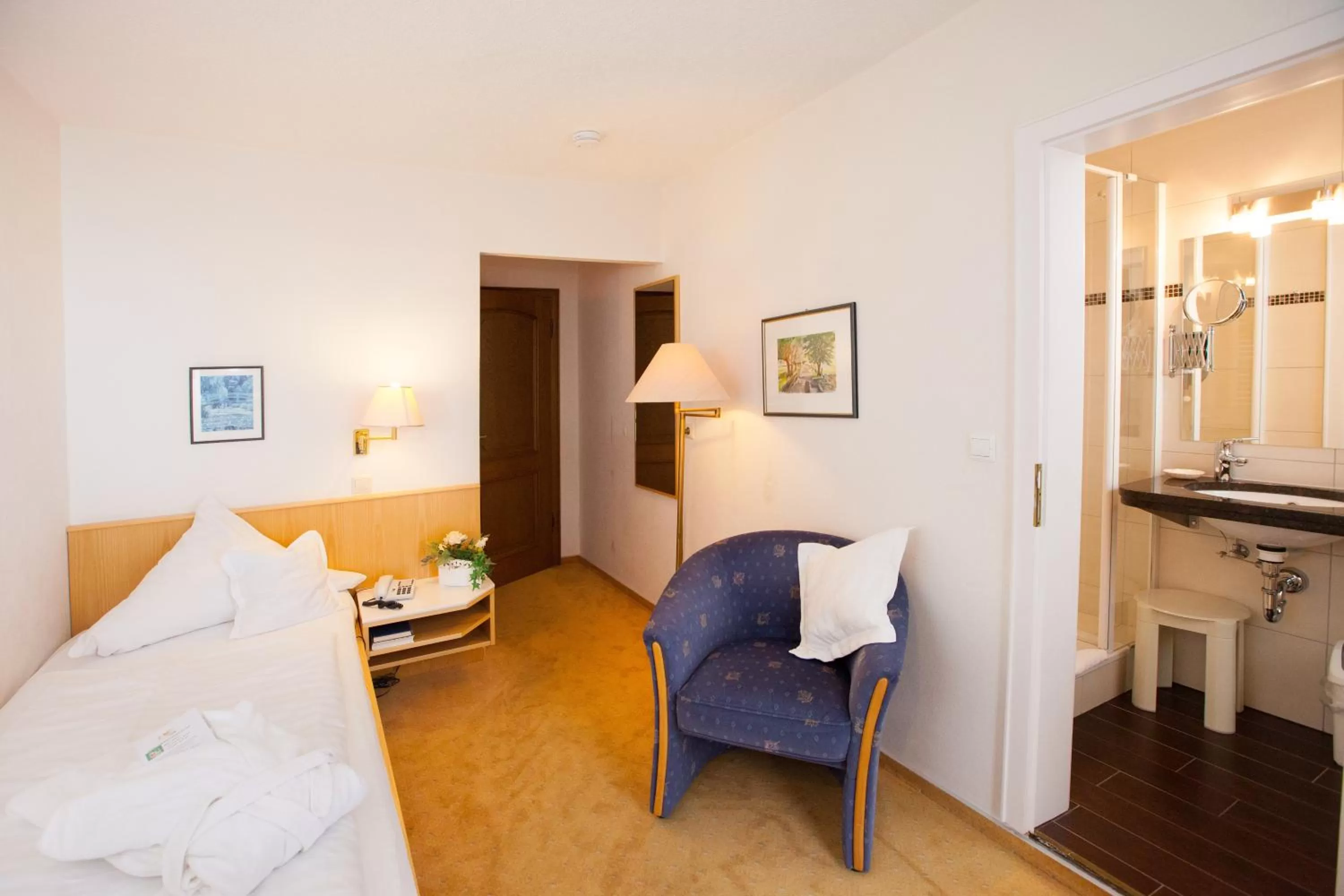 Photo of the whole room, Seating Area in Ferienhotel Haus Becker