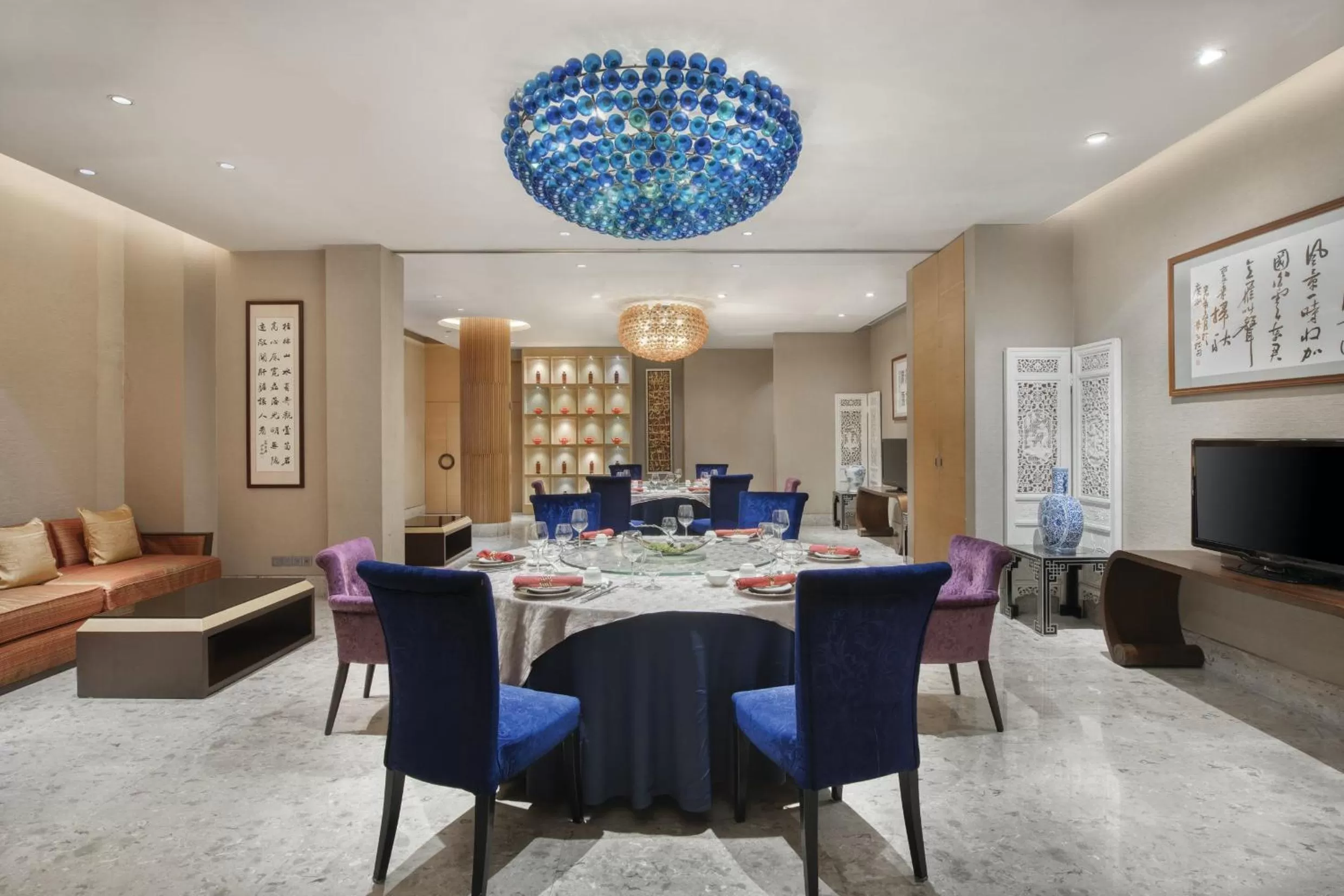 Restaurant/places to eat in Crowne Plaza Guangzhou City Centre by IHG