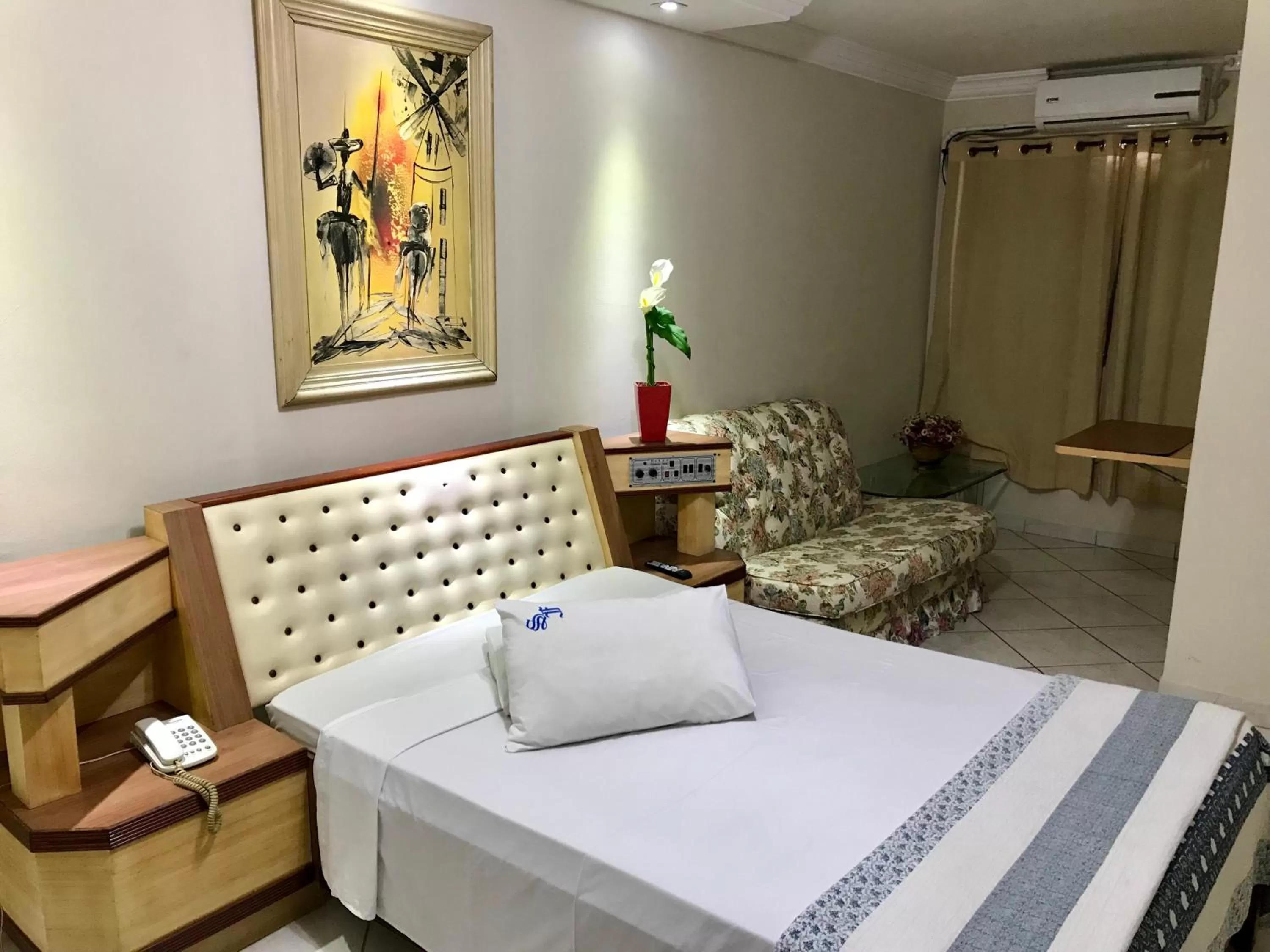 Bedroom, Bed in San Francisco Plazza Hotel