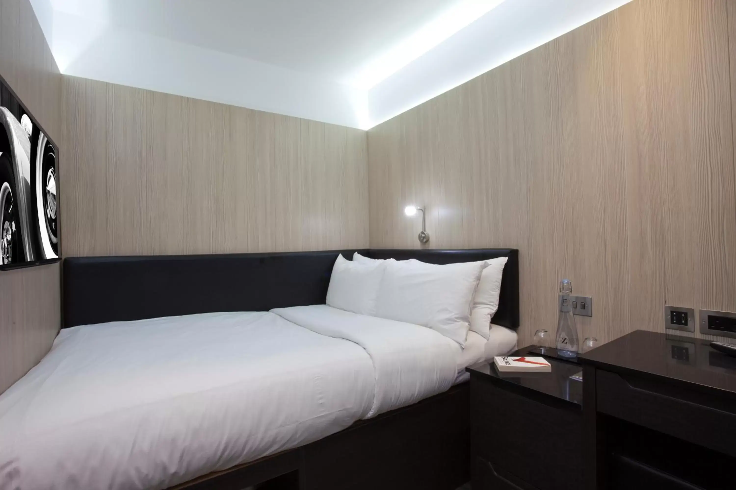 Queen Room without Window in The Z Hotel Piccadilly Queen Room without Window in The Z Hotel Piccadilly