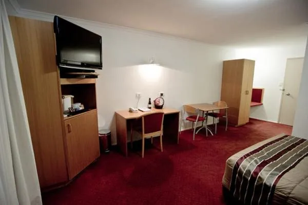 Photo of the whole room, Bed in Centrepoint Motor Inn