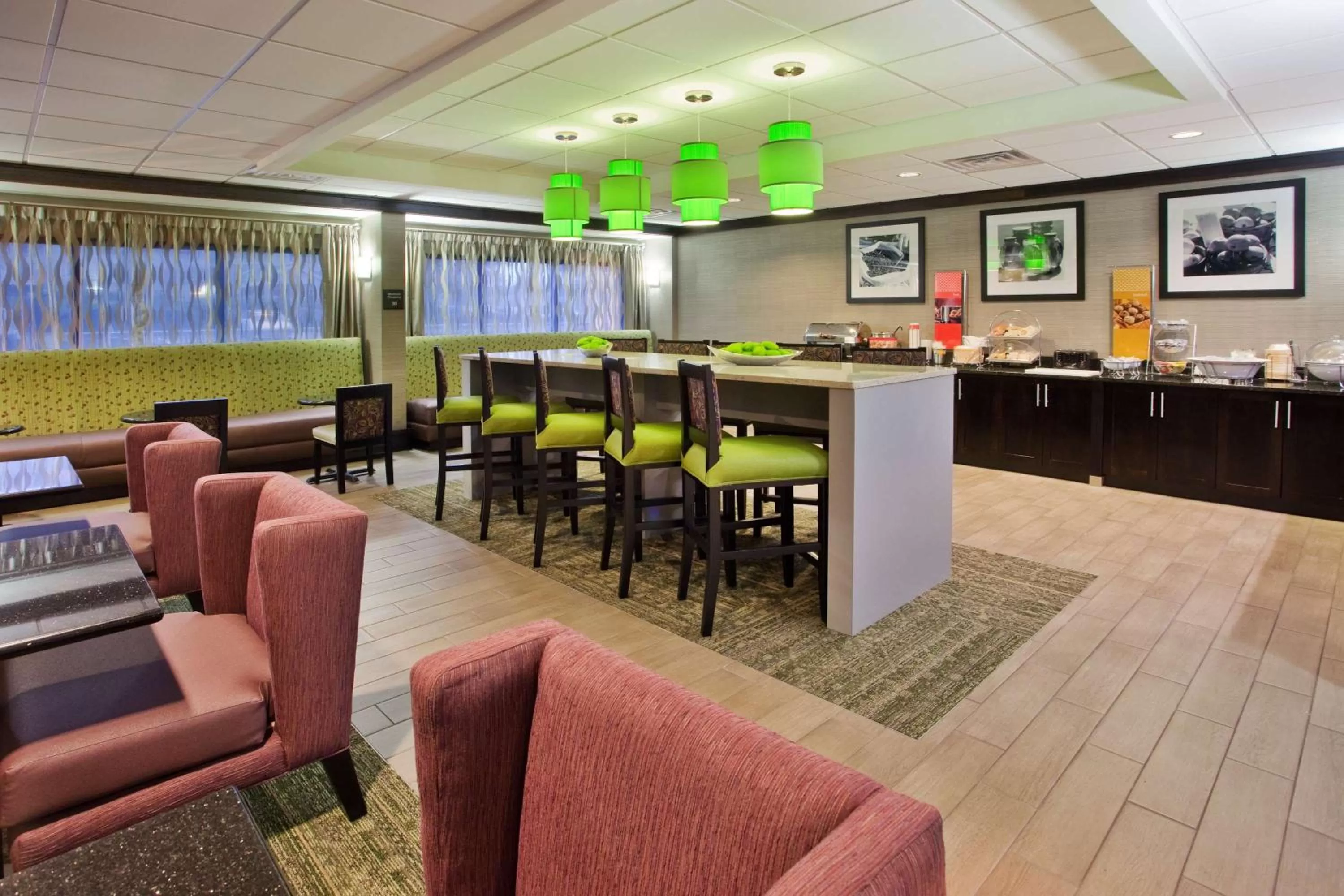 Dining area in Hampton Inn Atlanta-Town Center/Kennesaw